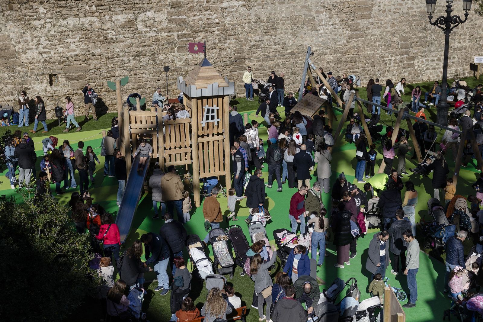 Las imágenes de la inauguración del nuevo espacio infantil en el foso del Pelícano