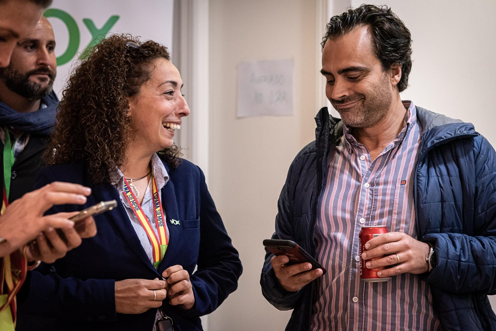 Imágenes de la jornada electoral en la sede de VOX en Huelva