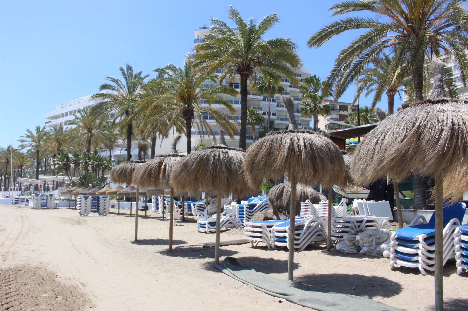La playa de la Fontanilla en Marbella en el camino hacia la fase 2 de la desescalada
