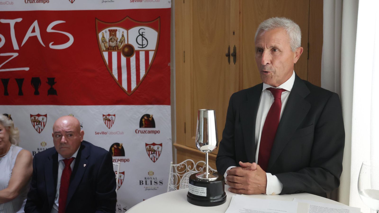 Pablo Blanco agradeció a la peña el galardón y presumió de cantera. Pablo Blanco agradeció a la peña el galardón y presumió de cantera.