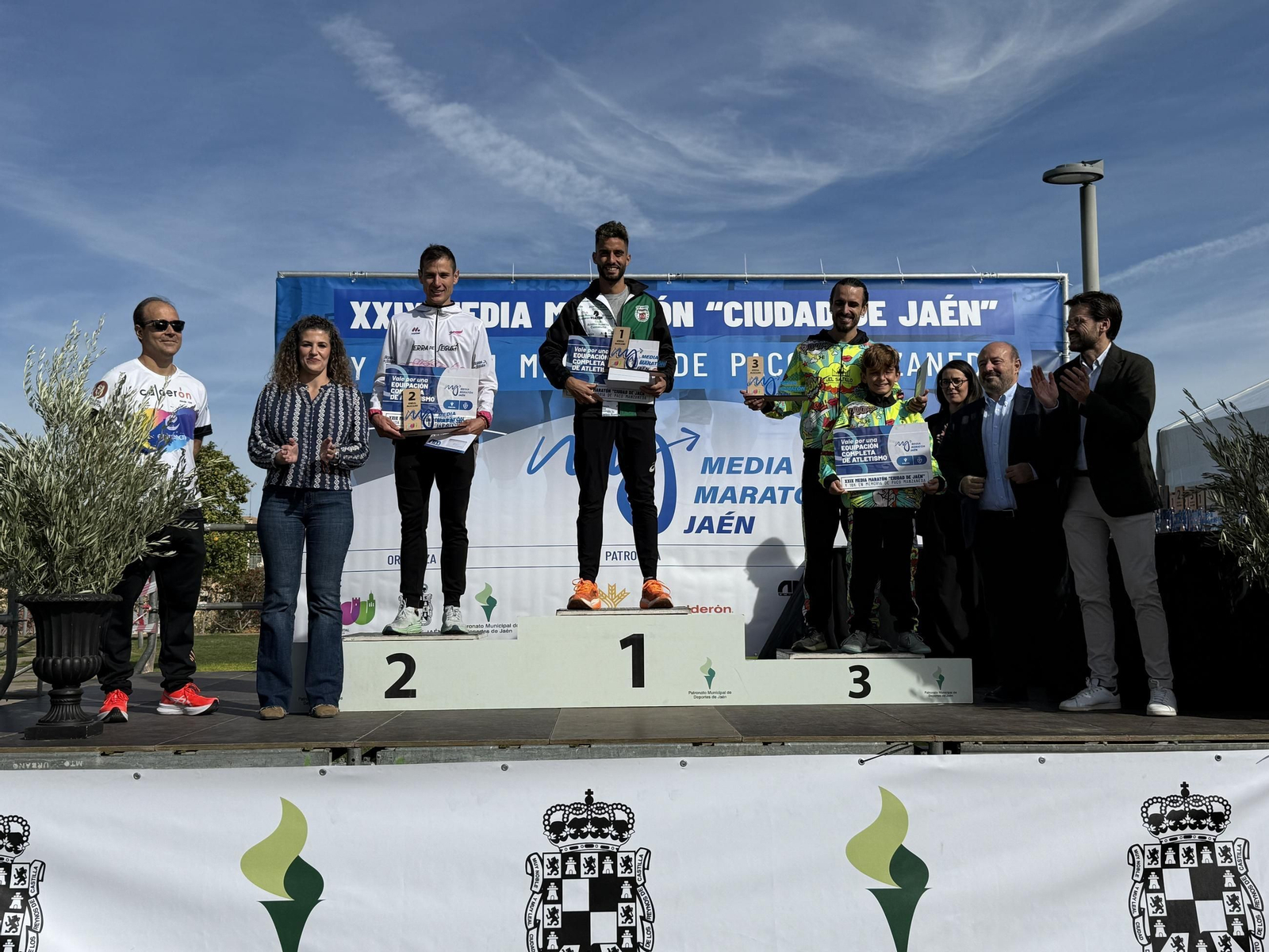En imágenes: multitudinaria e histórica XXIX Media Maratón 'Ciudad de Jaén' y 10k en memoria de Paco Manzaneda