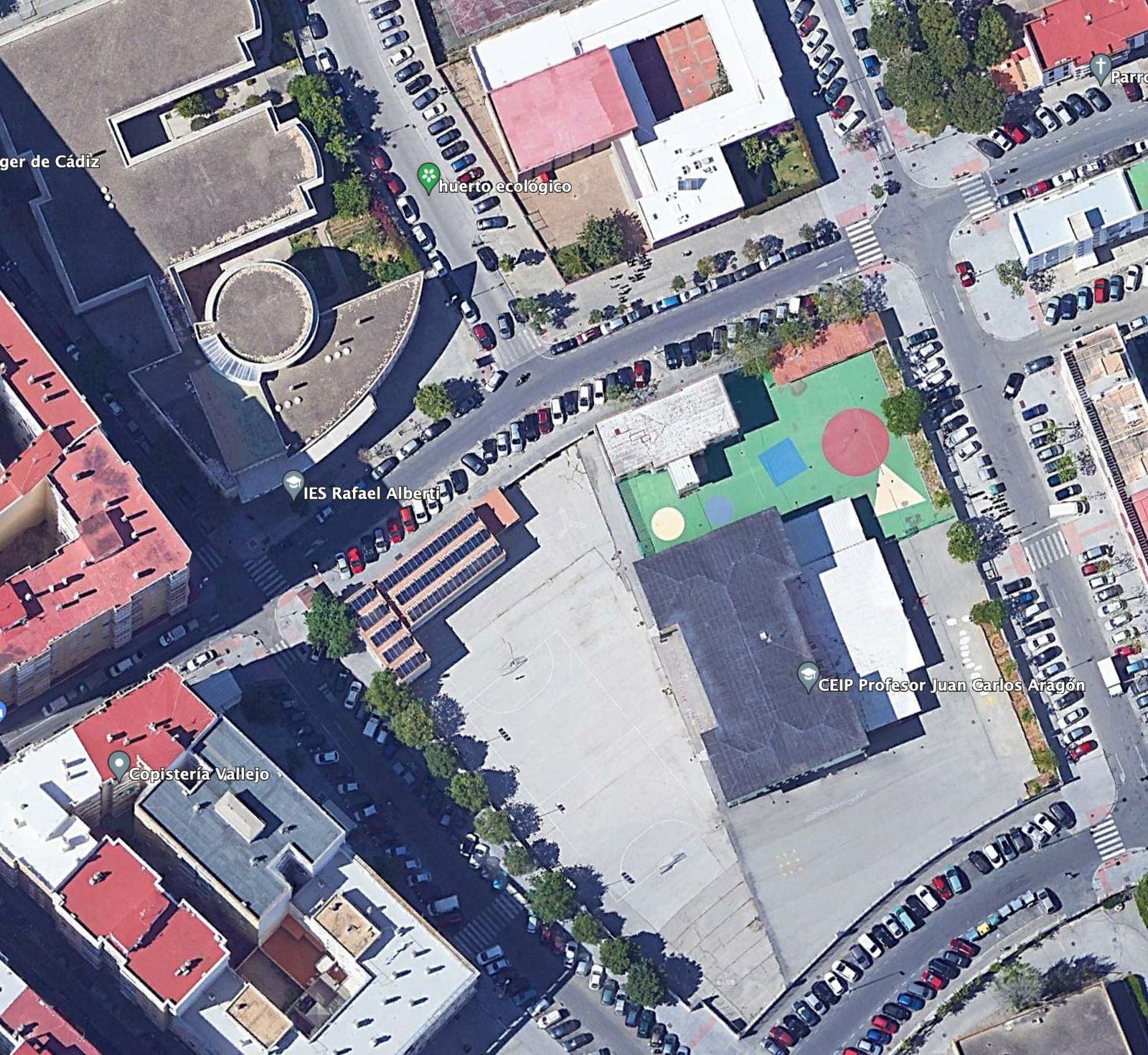 Así son los complicados accesos a los colegios de Cádiz