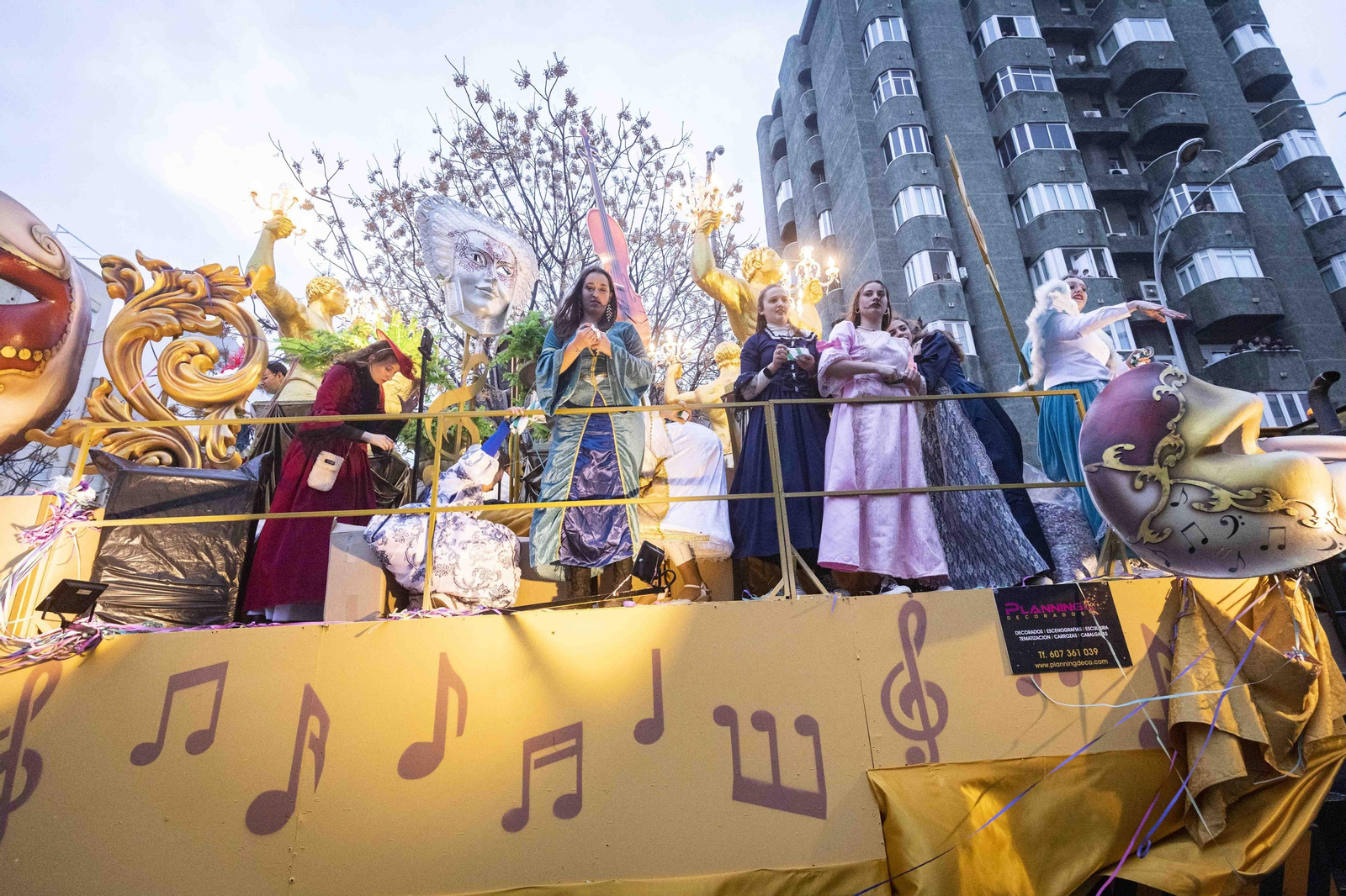 La Cabalgata Magna del Carnaval de Cádiz 2024, en imágenes