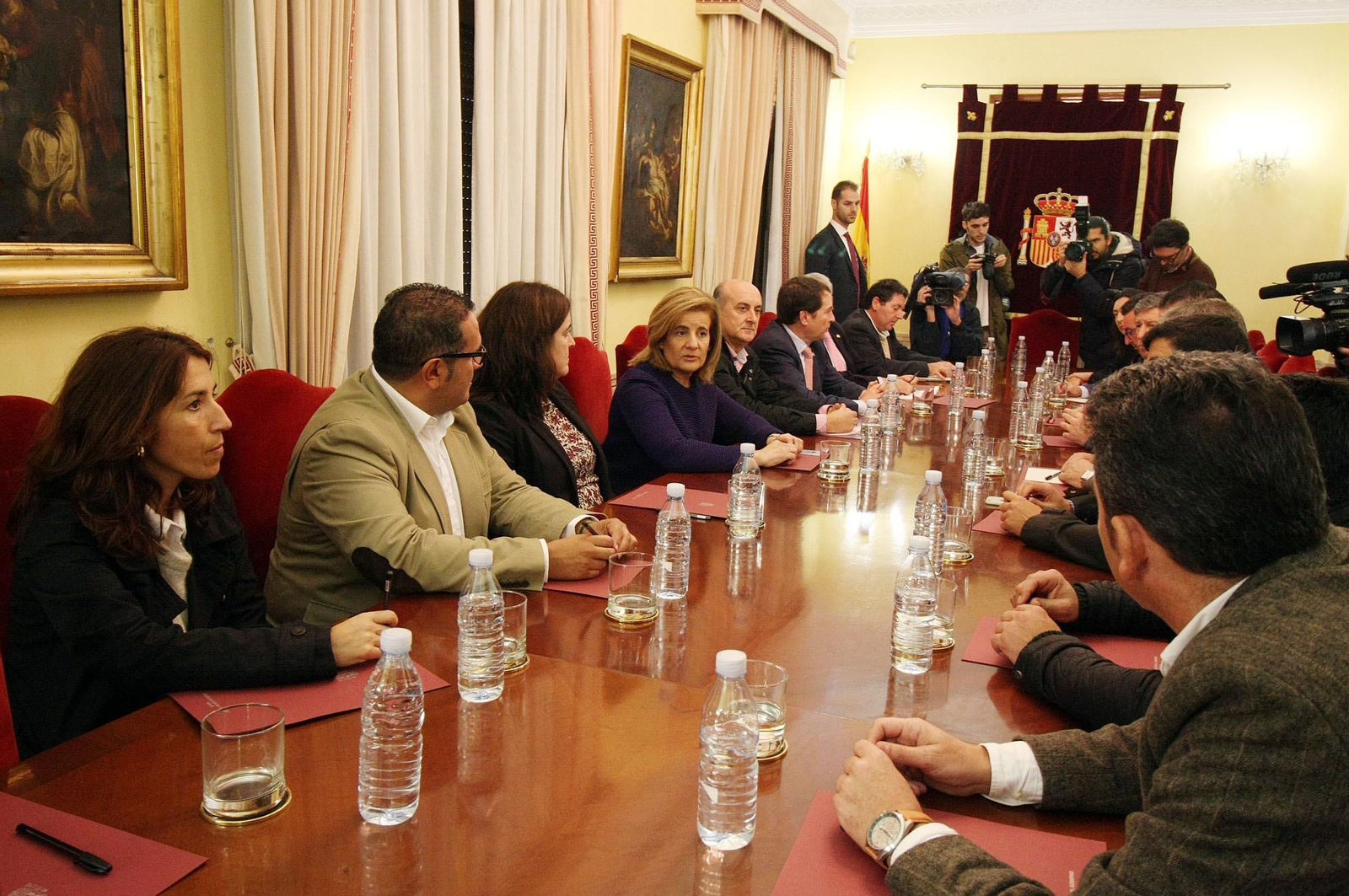Fátima Báñez, en la reunión con los alcaldes de los municipios afectados por el temporal.