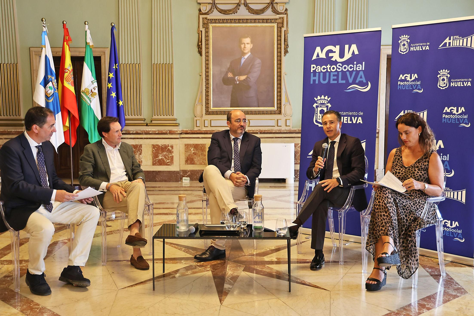 Imágenes de la presentación del Pacto Social por el Agua en Huelva