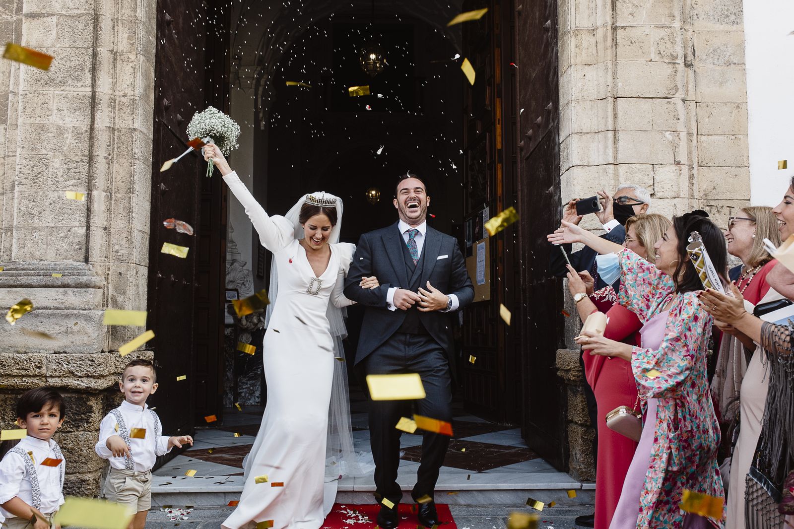 Los novios saliendo de la Iglesia Conventual de Nuestra Señora del Rosario y Santo Domingo