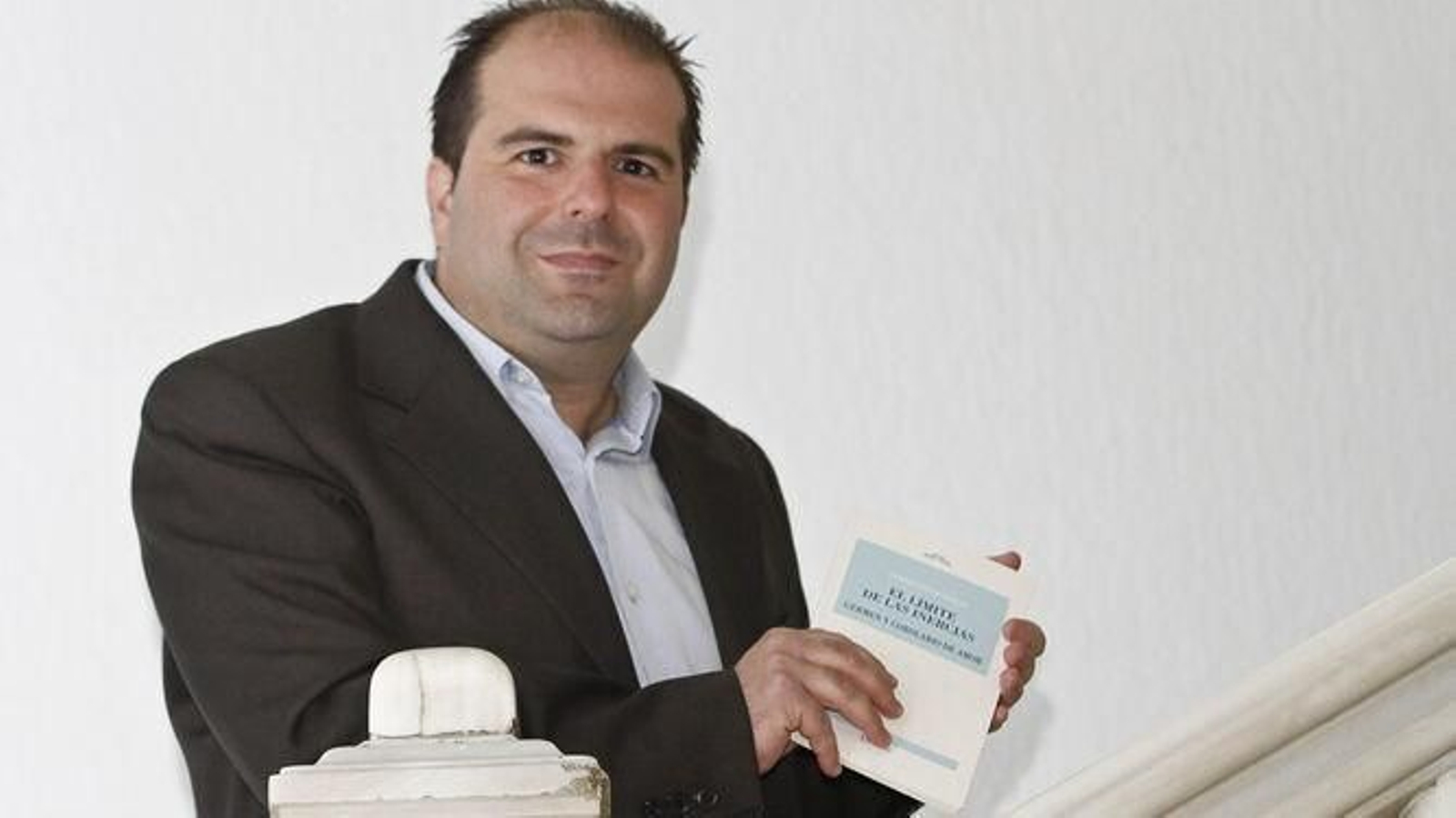 Antonio César Morón, "Me gustaría que este libro dentro de unos años permaneciera en la ficción y no se convierta en historia real"