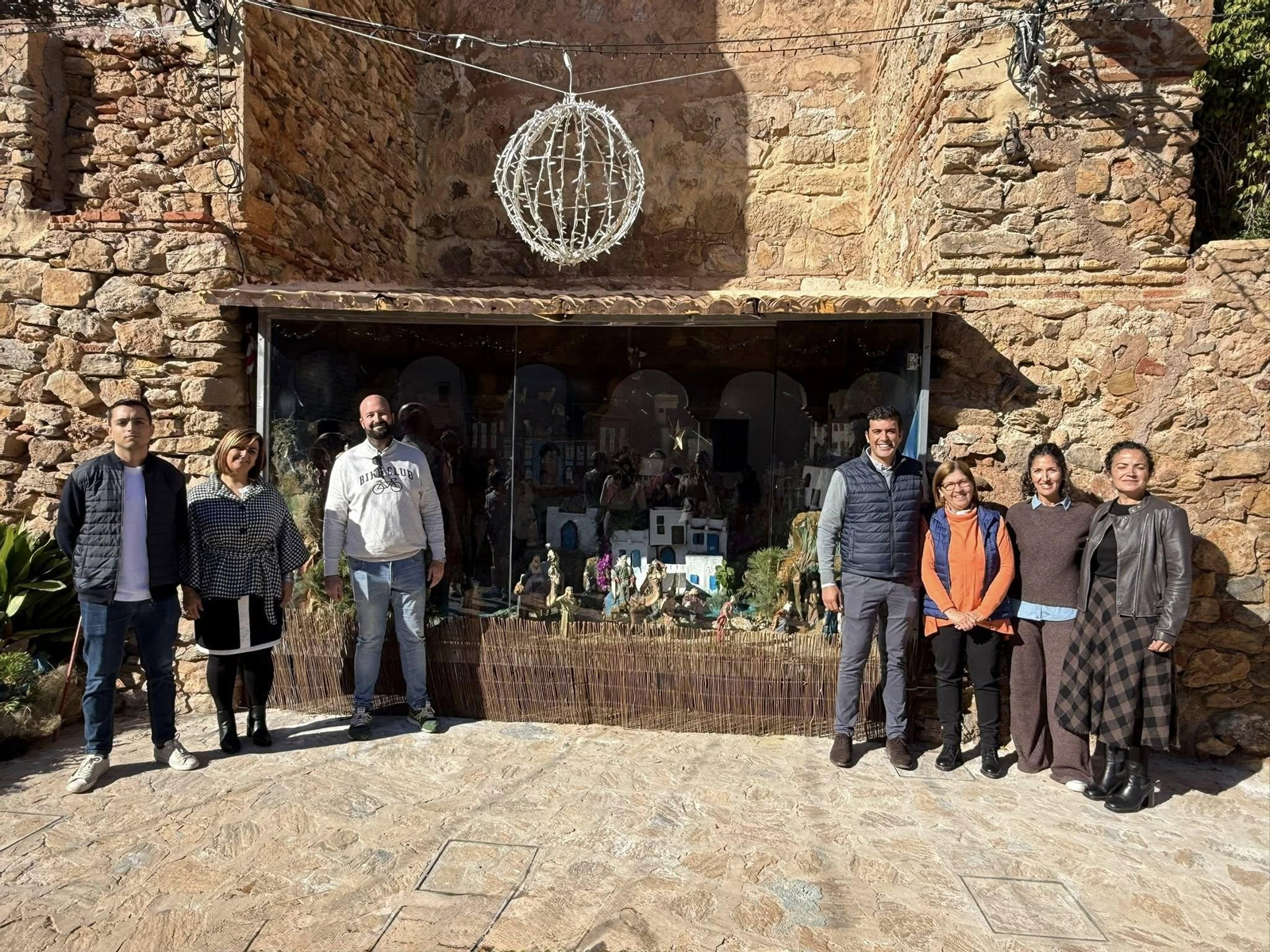 Así fue la inauguración del Belén Municipal de Mojácar entre villancicos y dulces navideños