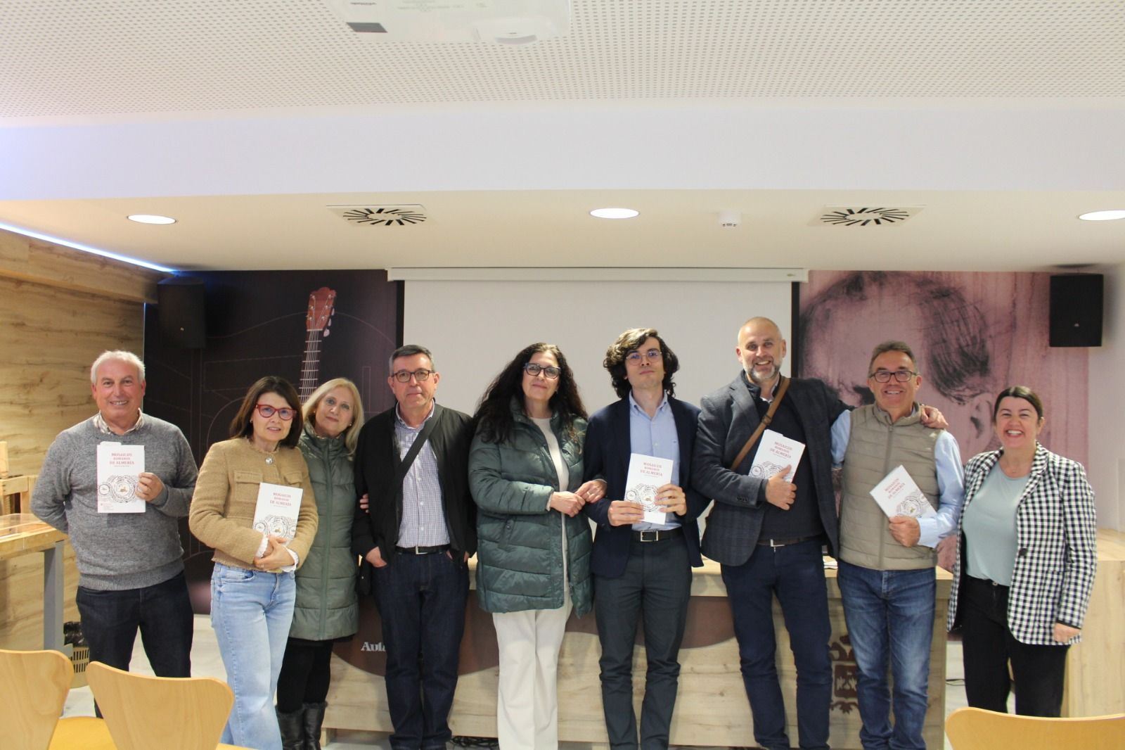 Presentación del libro sobre mosaicos.