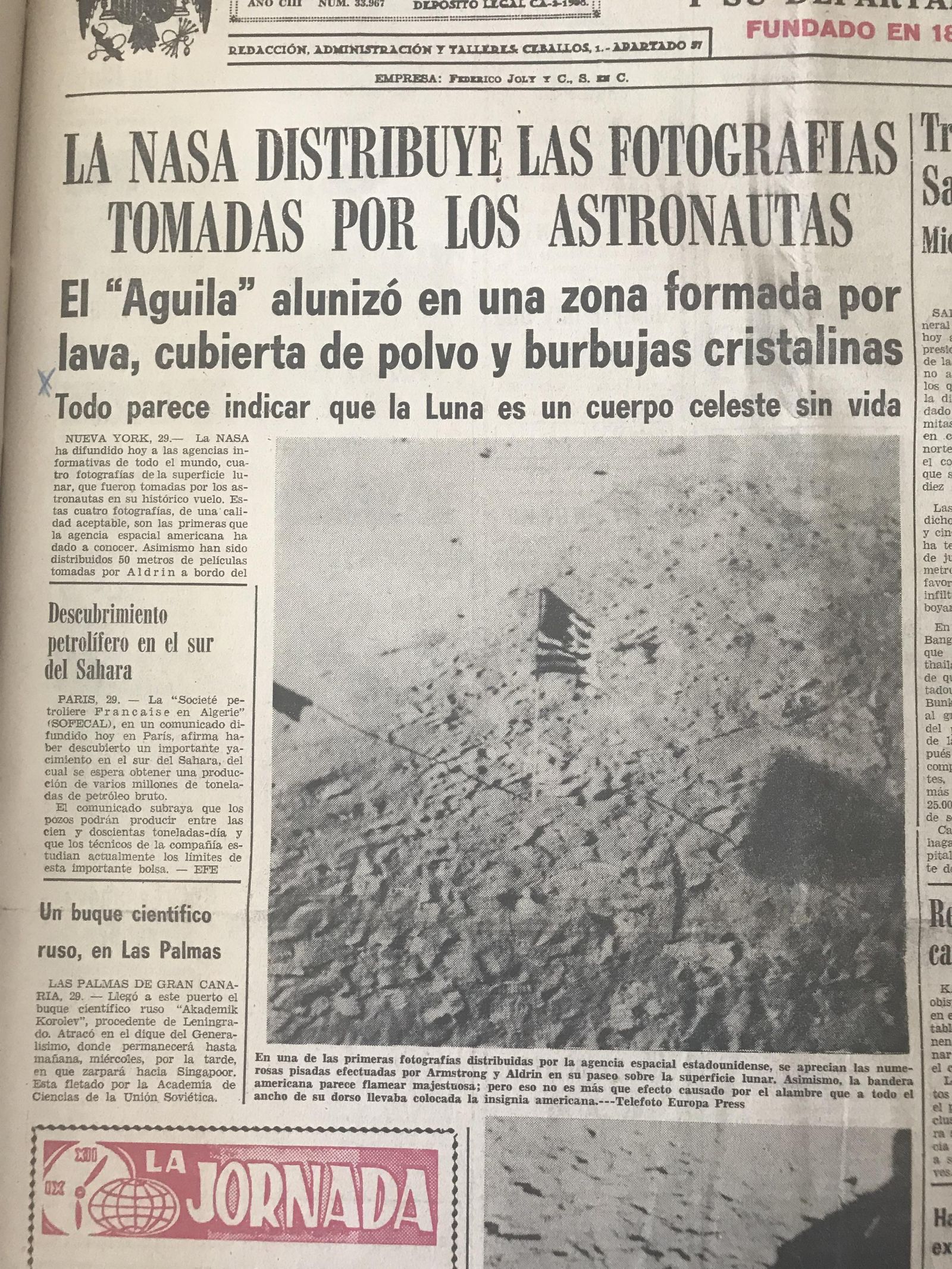 Titular en primera página, del 24 de julio, sobre la llegada del hombre a la Luna.