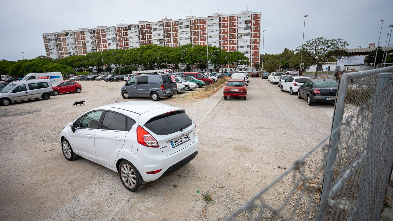 En este solar la Junta tiene proyectadas 89 VPO. "El año pasado se hicieron la foto y nunca más se supo", dice Pilar García.