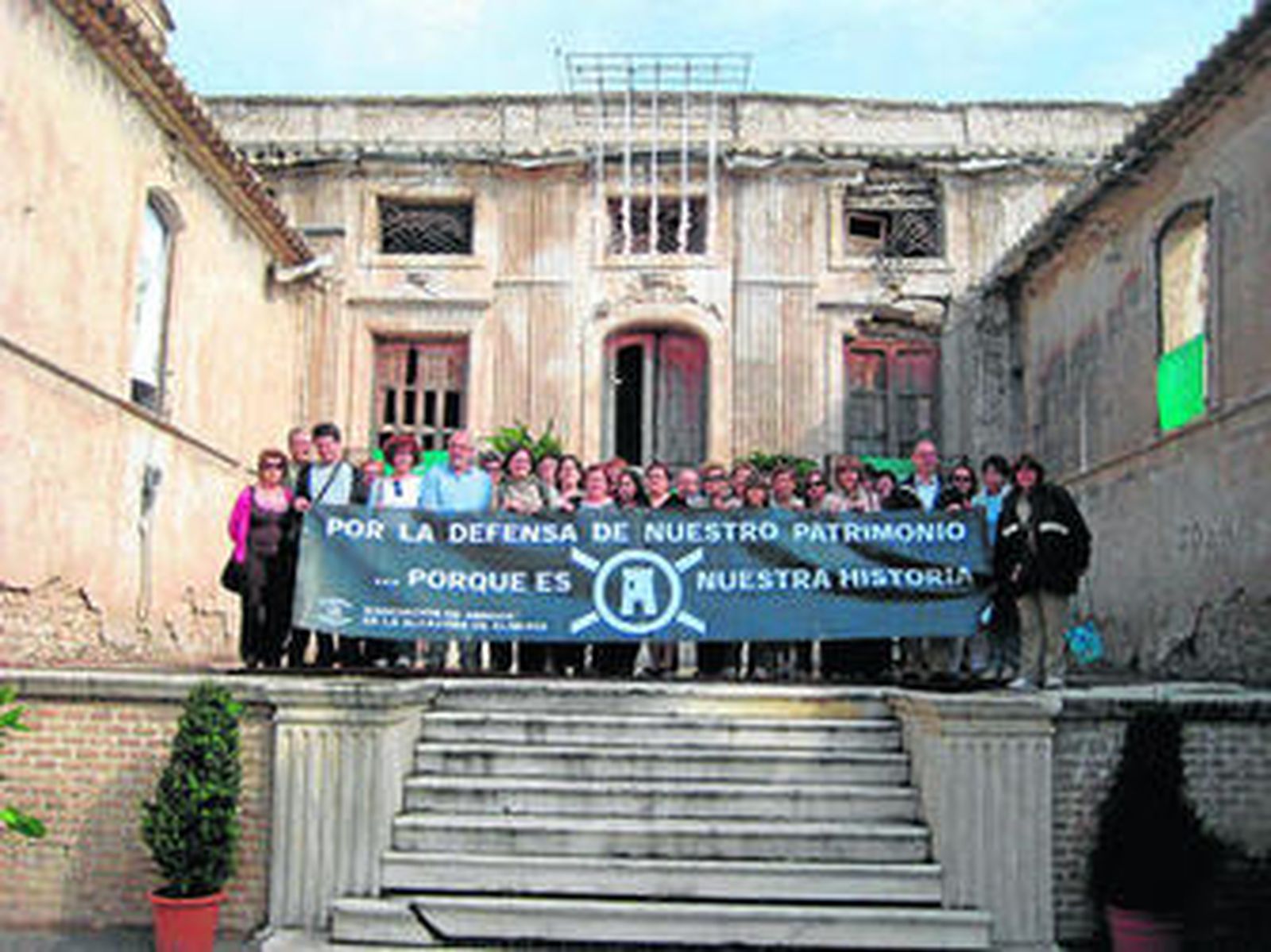 Los vecinos se han constituido en Plataforma para reclamar la recuperación de este inmueble del siglo XVIII.
