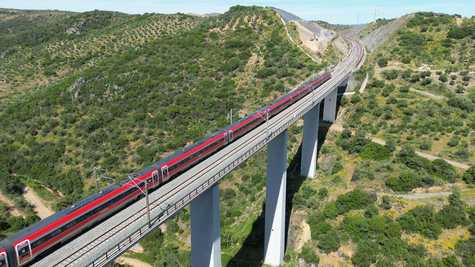 Viaducto de Concejo en el tramo entre Córdoba y Puertollano del AVE Sevilla-Madrid