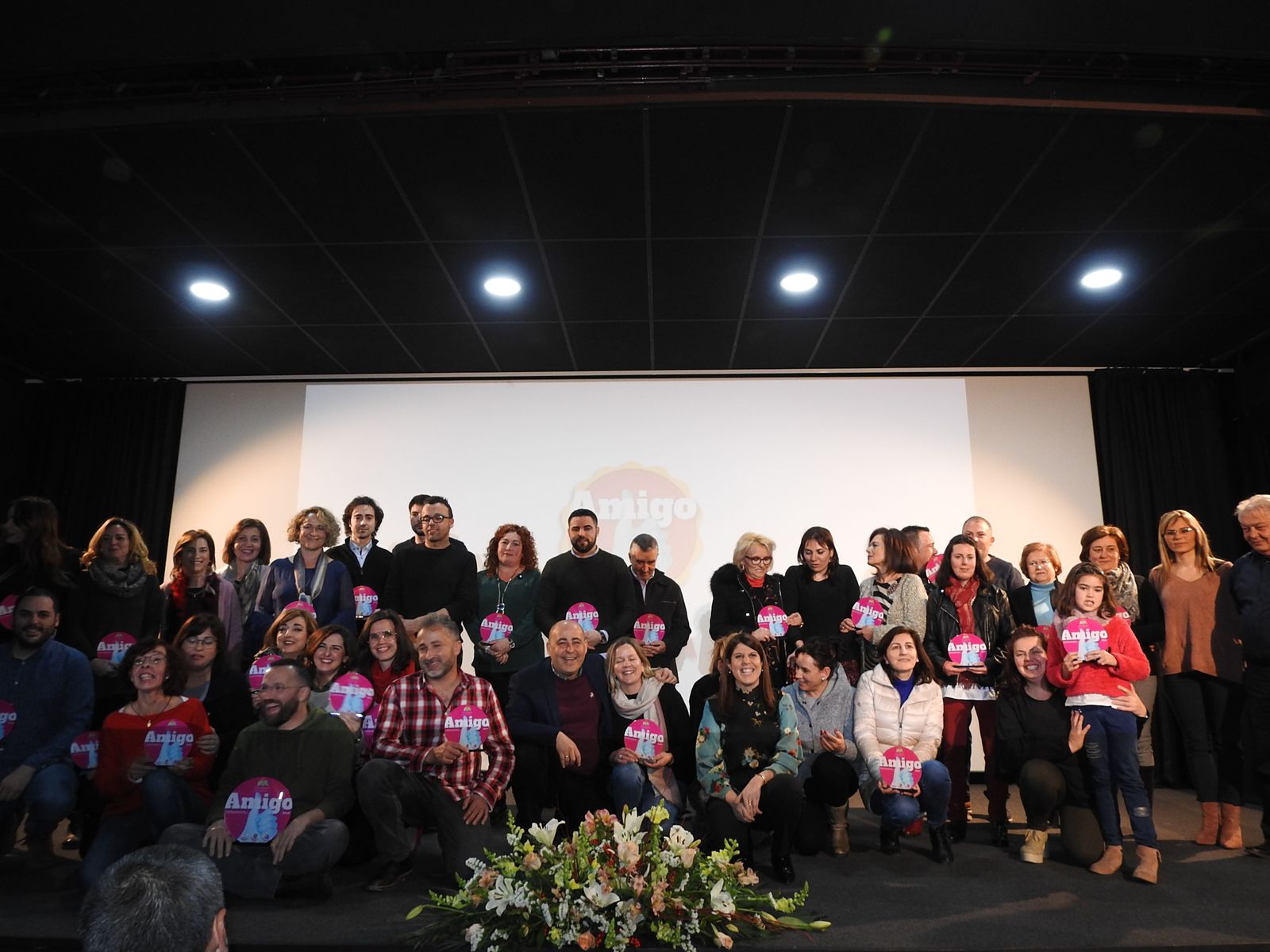 Foto de familia con todos los participantes.