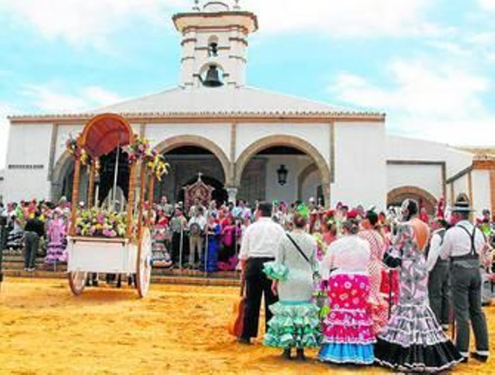 La Hermandad filial de Huelva se presenta ante la Virgen moguereña.
