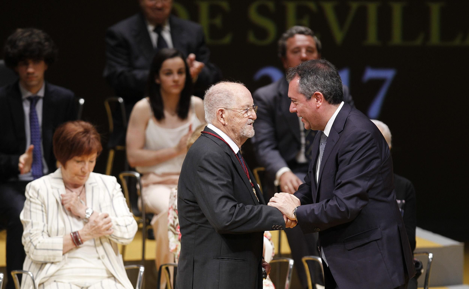 La entrega de las medallas de Sevilla, en imágenes
