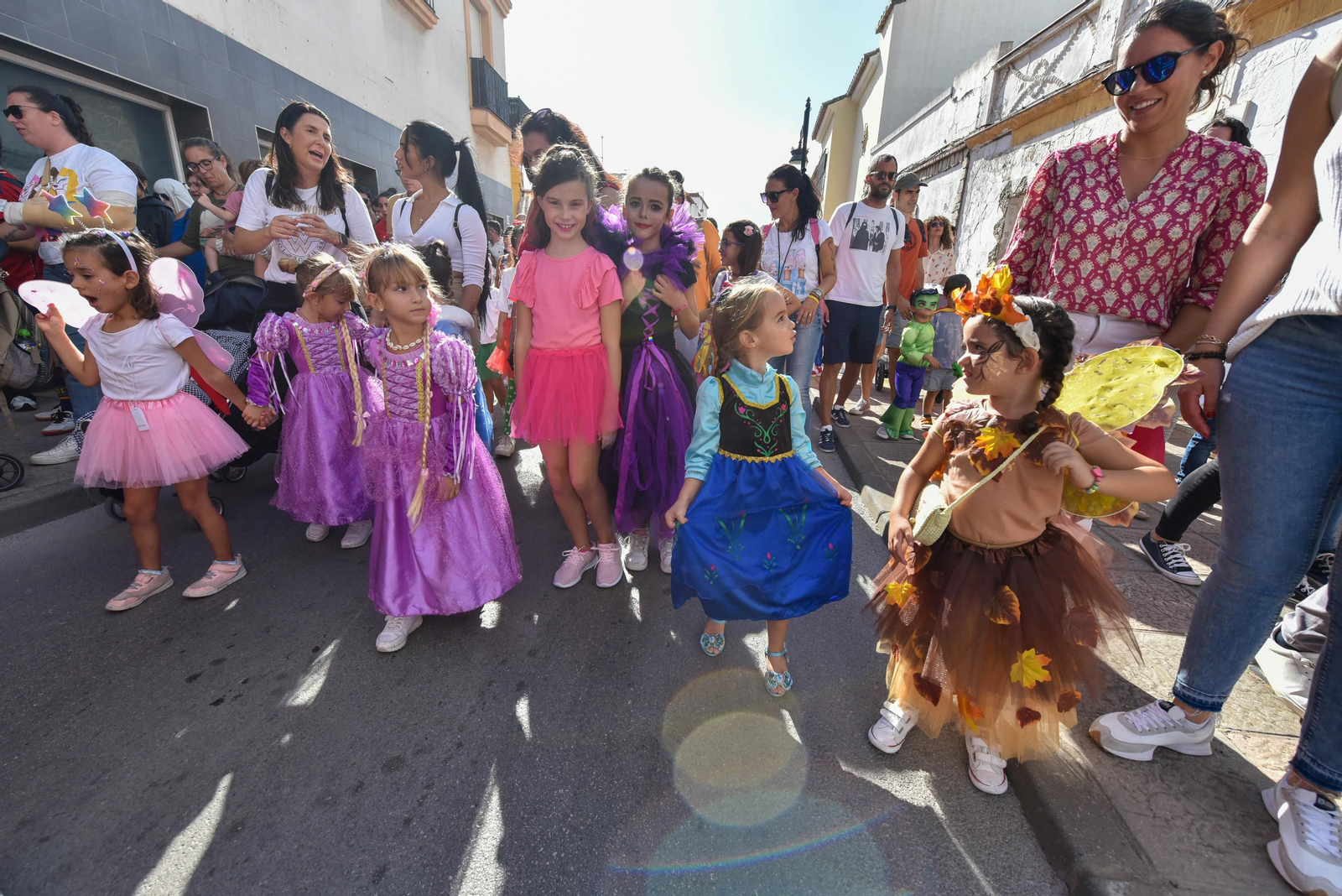Búscate en las fotos de la cabalgata del Día del Niño en Los Barrios