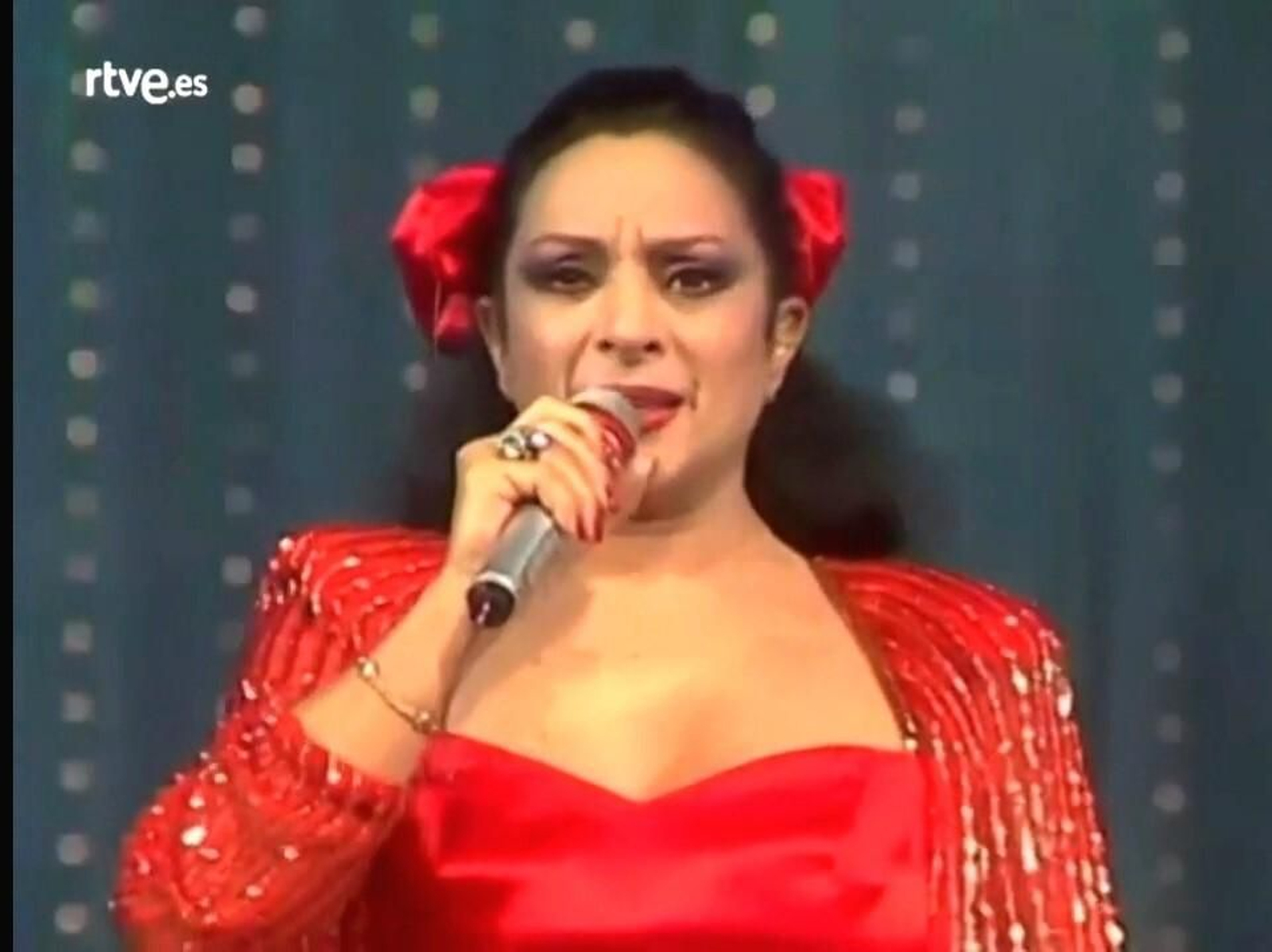 Lola Flores en la nochevieja en directo de TVE con 'Viva 87'