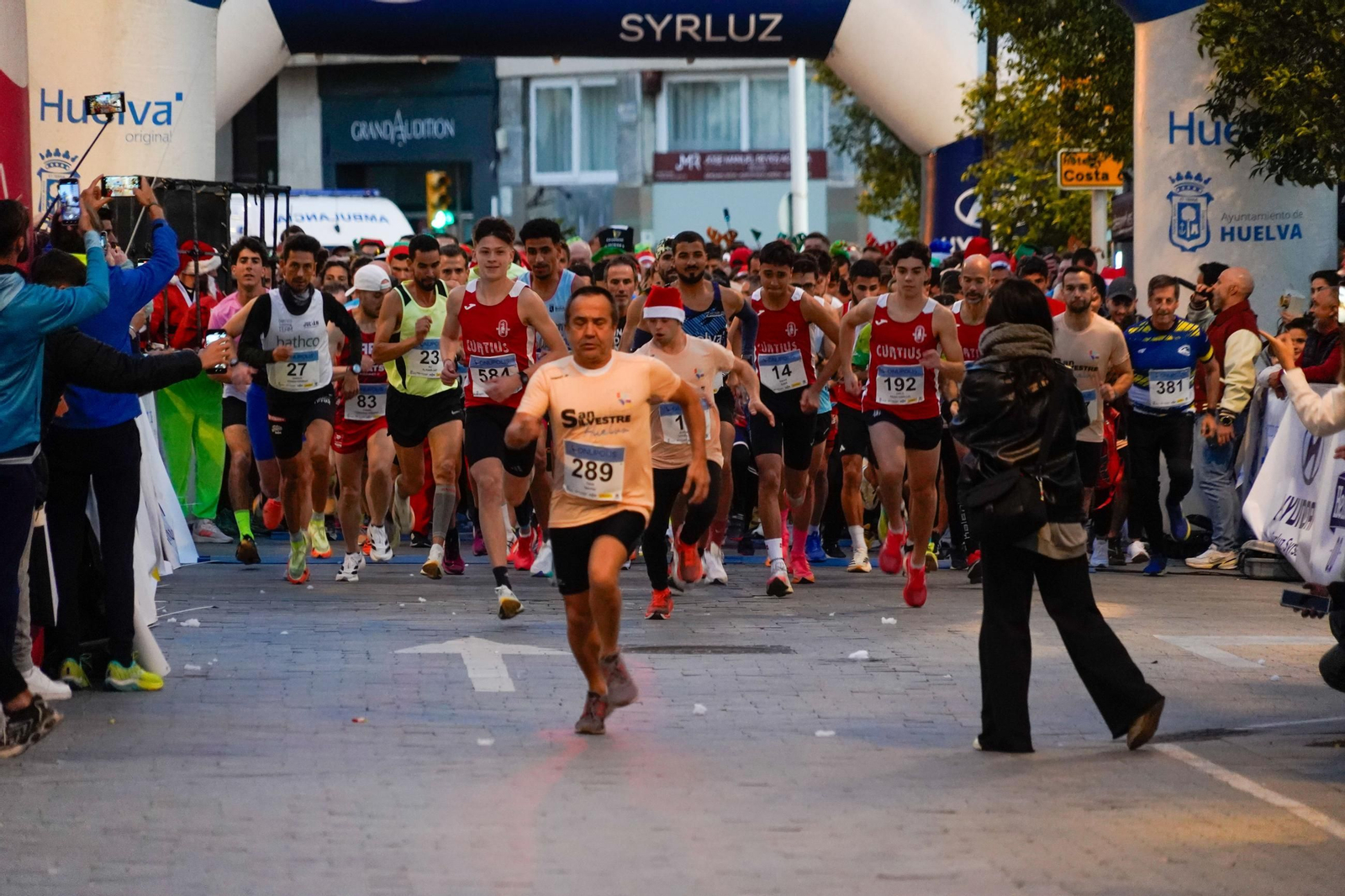 Las mejores imágenes de la carrera de San Silvestre en Huelva 2024
