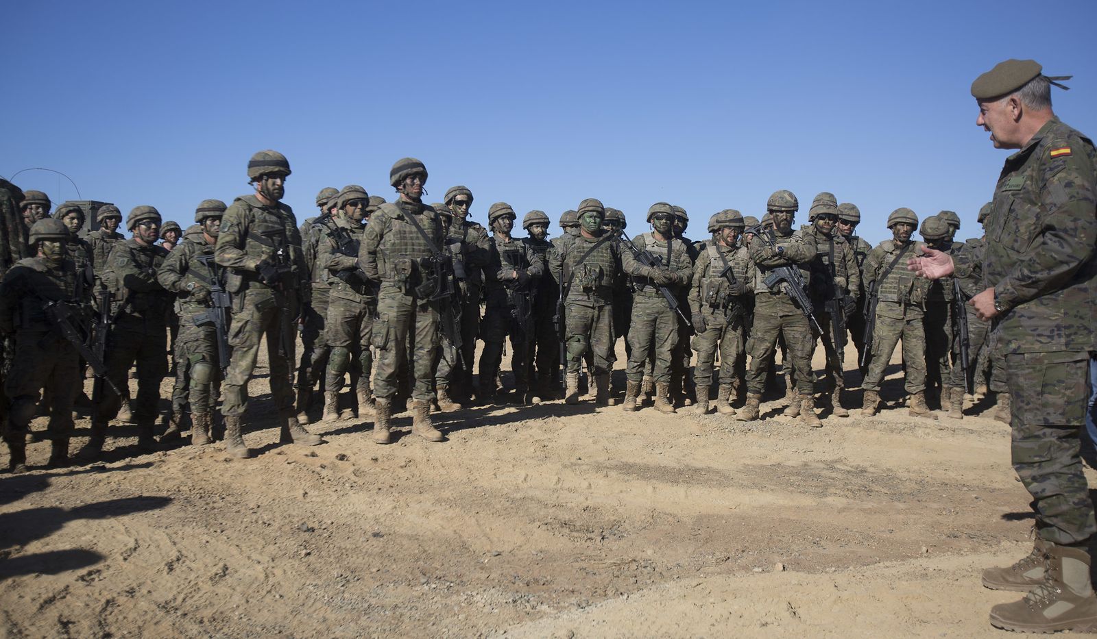 Maniobras del Ejército con destino a Letonia en Cerro Muriano