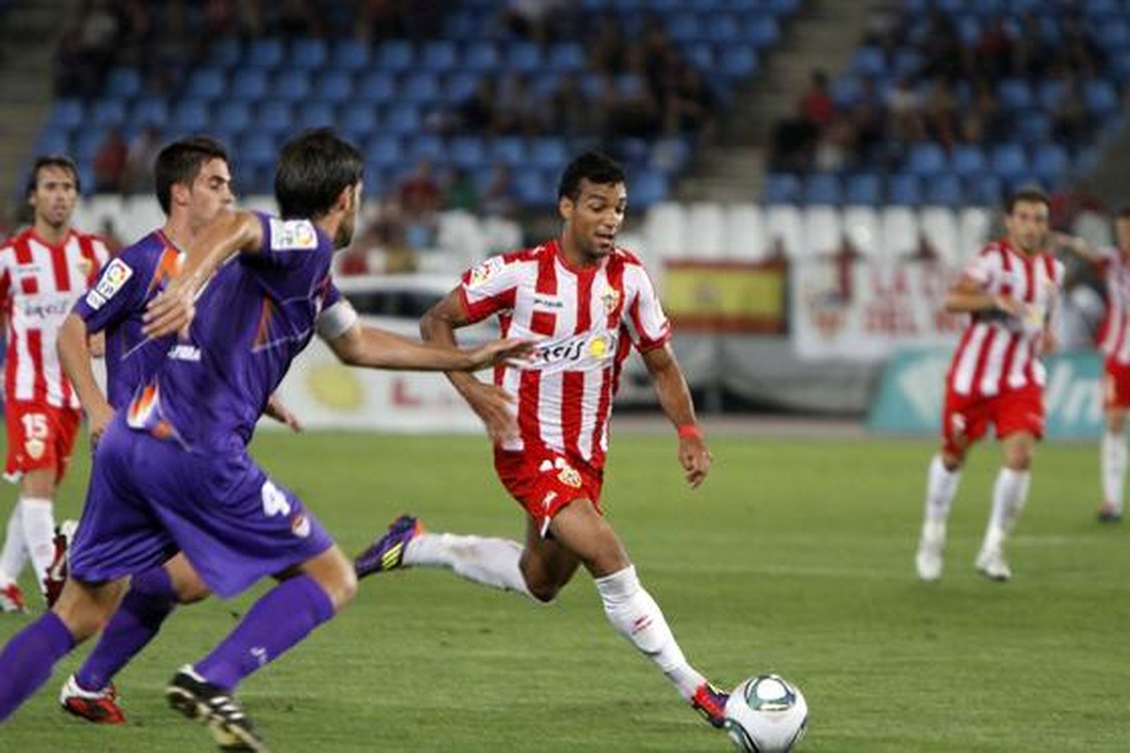 El UD Almería pasa de ronda en la Copa del Rey en un partido aburridísimo.

Foto: Ricardo García