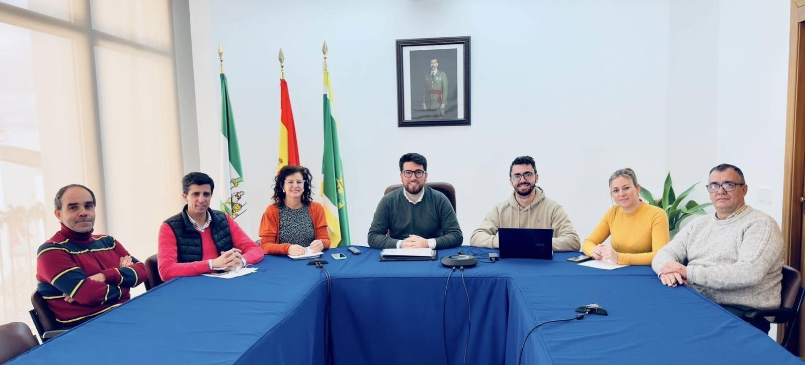 El alcalde con su equipo de gobierno.