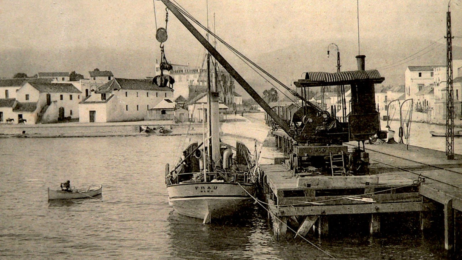 Grúa de vapor instalada en el muelle de Madera en el año 1899 (Fotografía tomada hacia 1906).