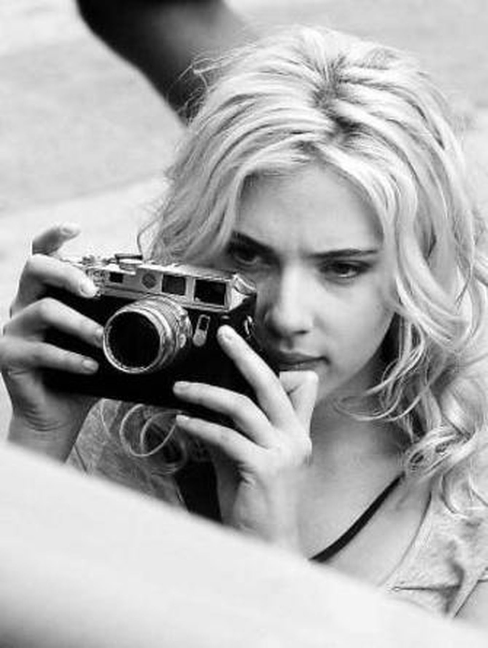 Scarlett Johansson se pone detrás de la cámara