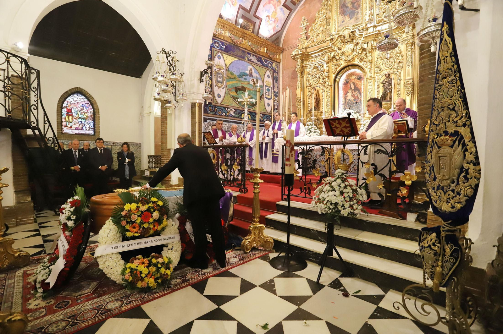Imágenes del funeral de Bienvenido González, hermano mayor de la Cinta