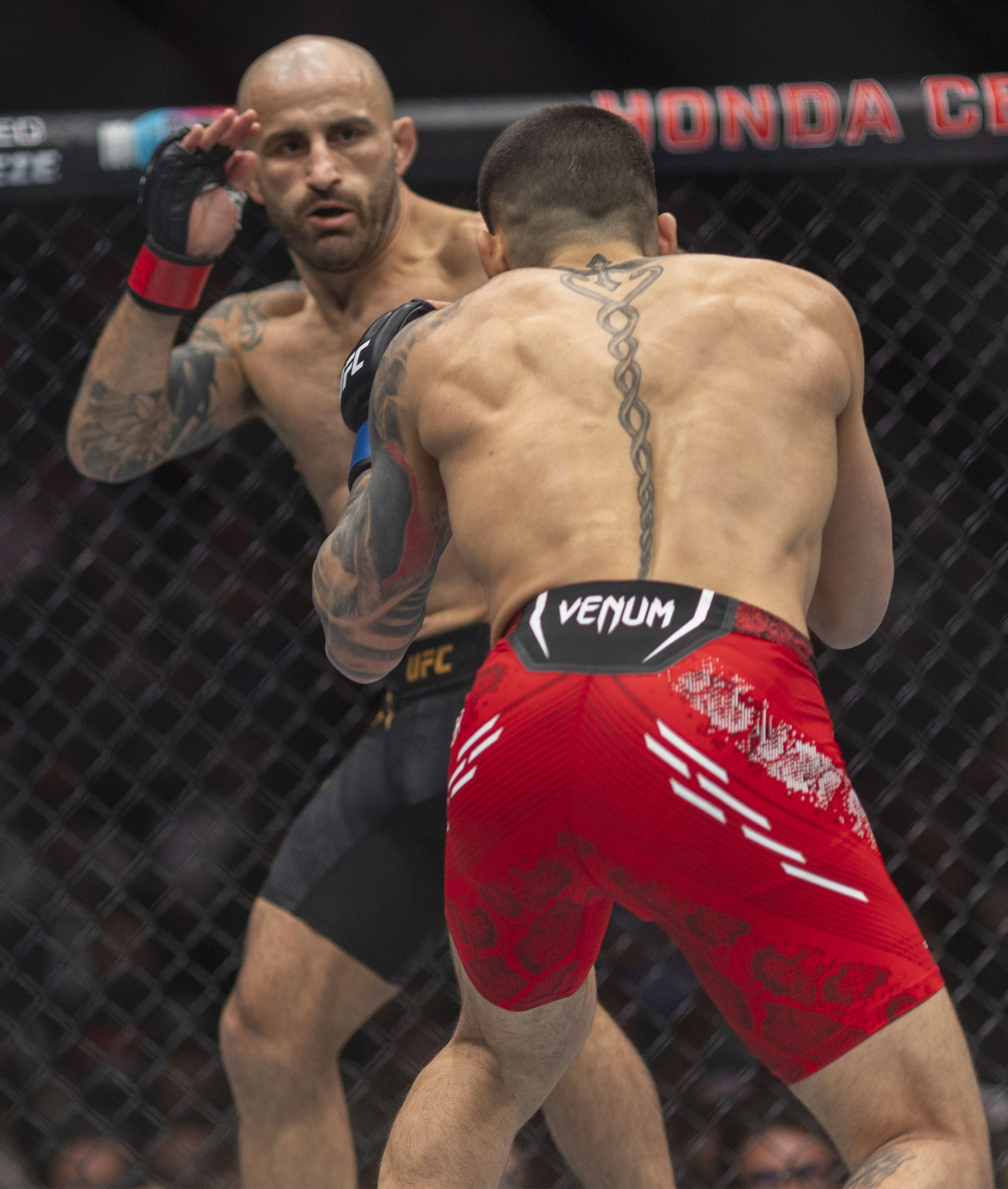 Las fotos de la victoria de Ilia Topuria como campeón de la UFC