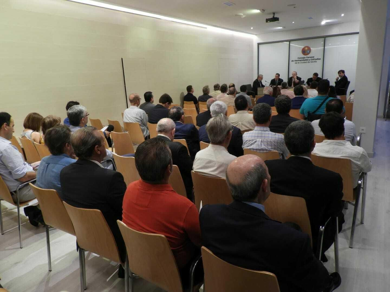 Uno de los plenos celebrado en el nuevo salón.