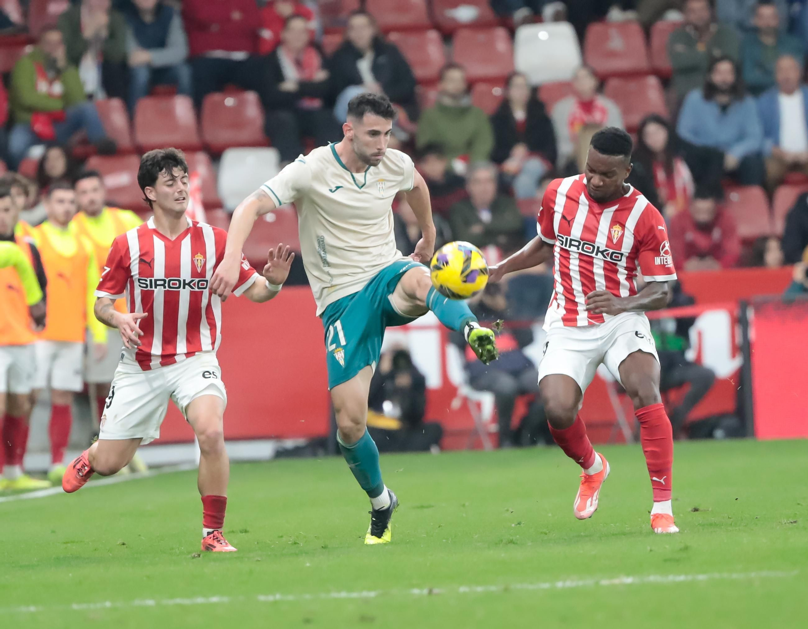 Las mejores fotos del Sporting de Gijón - Córdoba CF en El Molinón