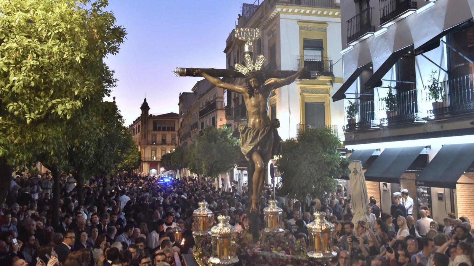 El Cristo de la Conversión de Montserrat por la calle Alemanes.
