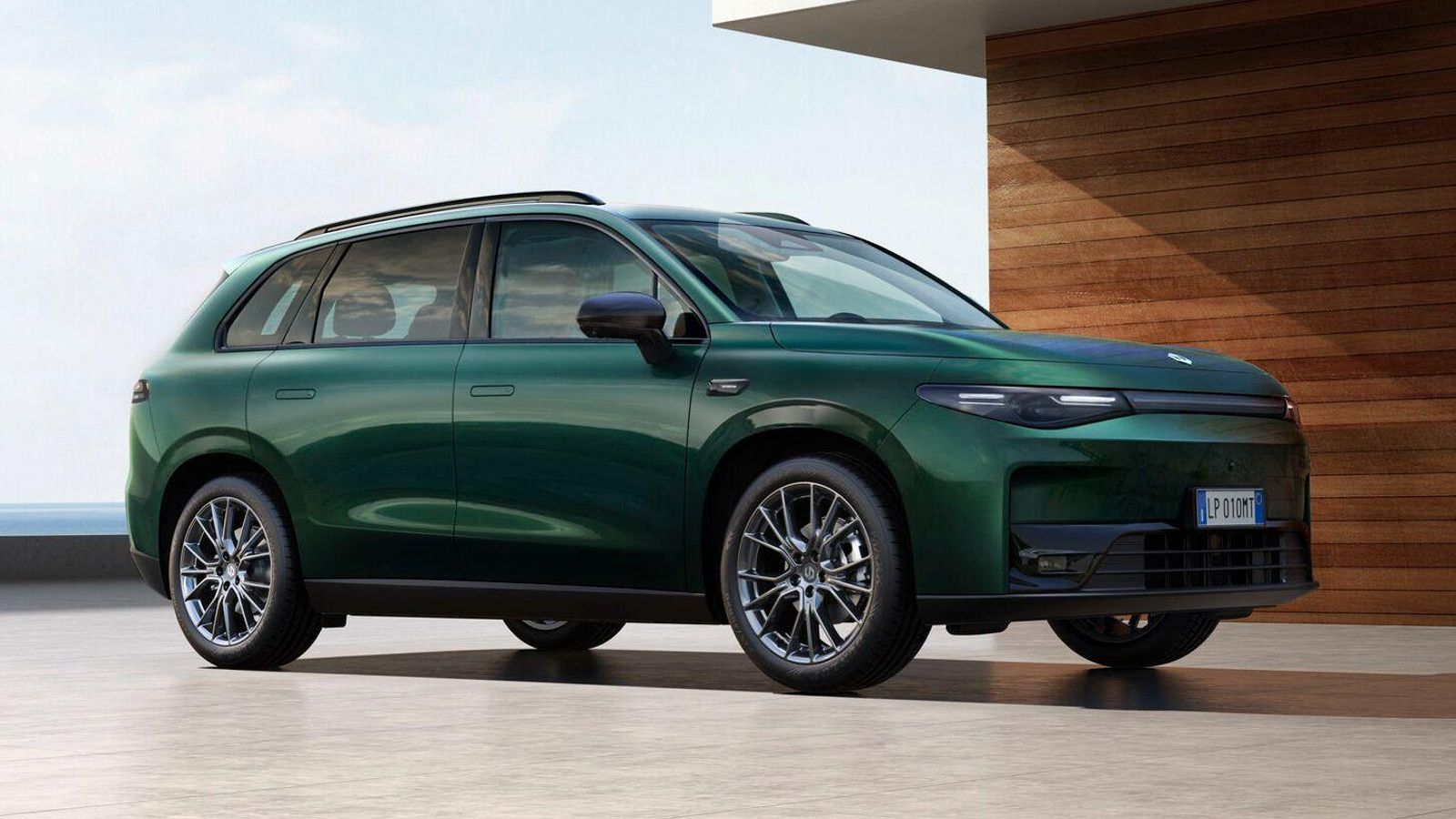 Como el C10, que está a la venta desde el arranque de Leapmotor en España, el B10 tendrá una versión eléctrica y otra de autonomía extendida. Como el C10, que está a la venta desde el arranque de Leapmotor en España, el B10 tendrá una versión eléctrica y otra de autonomía extendida.
