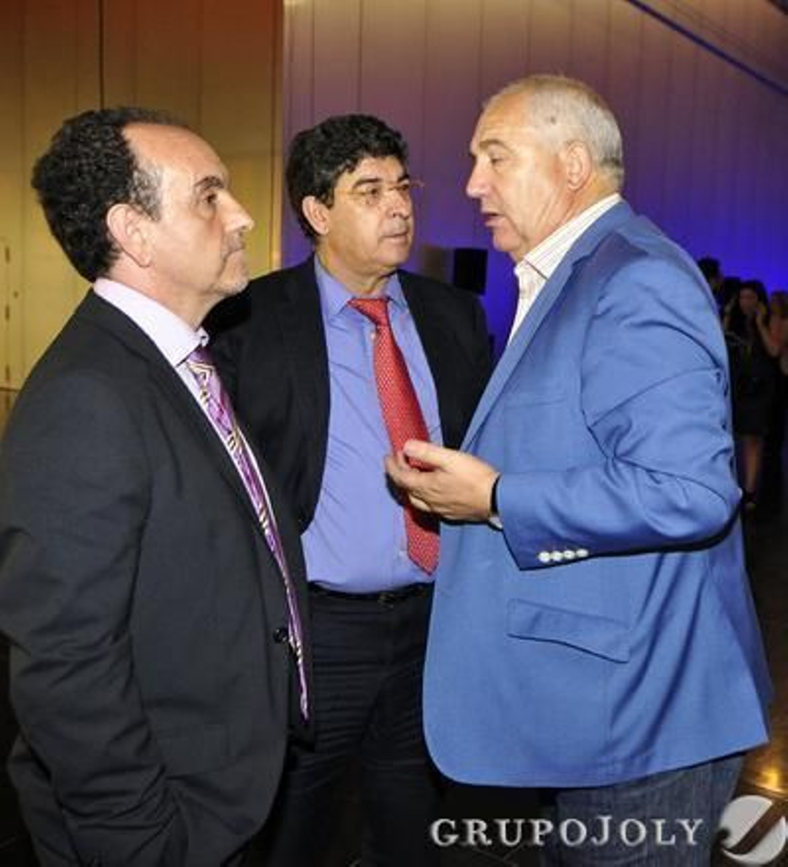 El consejero de Turismo, Rafael Rodríguez, con el vicepresidente Diego Valderas y Francisco Carbonero, secretario de CCOO de Andalucía.

Foto: Foto: Antonio Pizarro/Juan Carlos Vázquez/Victoria Hidalgo/ Manuel Gómez