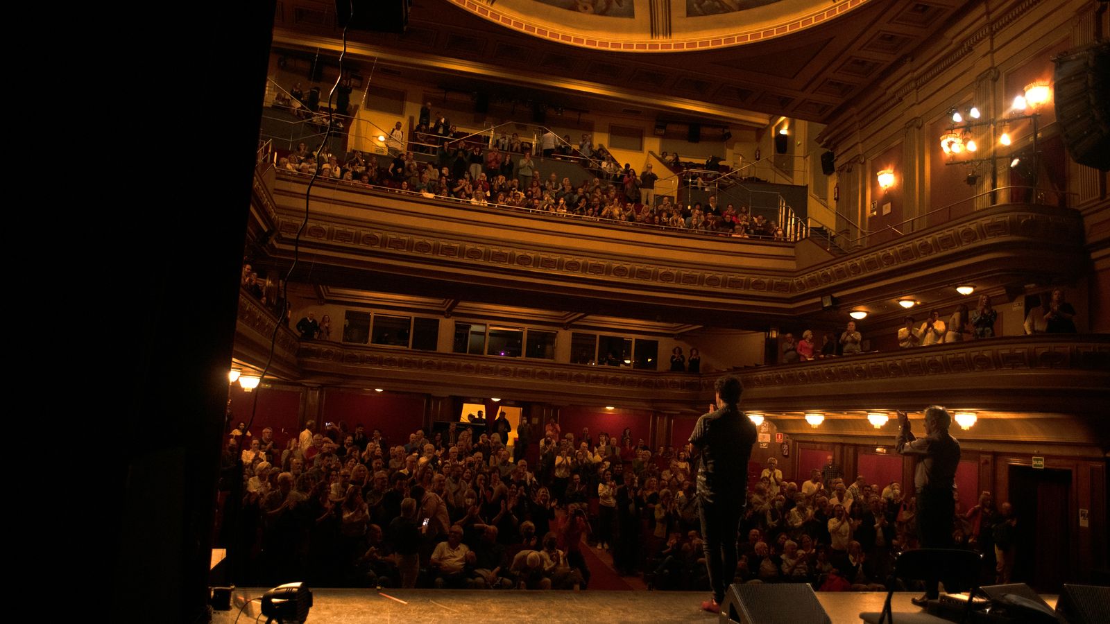 Imagen del graderío repleto en el arranque del Festival de Jazz de Granada.