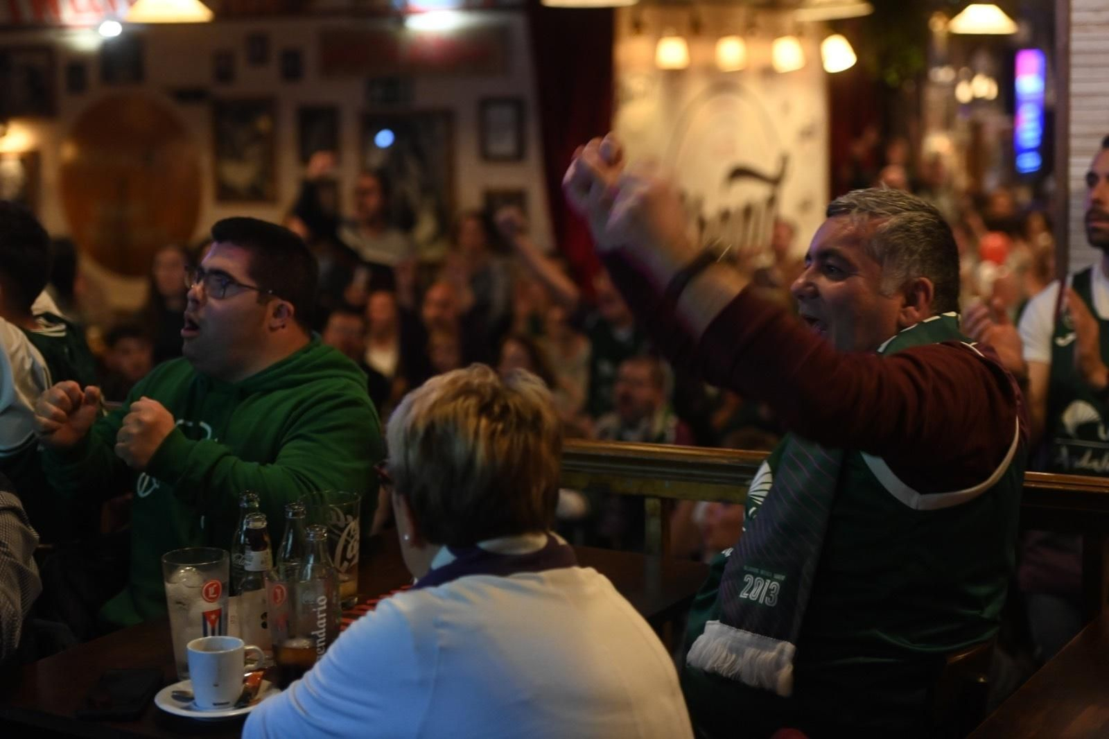 La fiesta del Le Grand Café del Centro con el Unicaja, en imágenes
