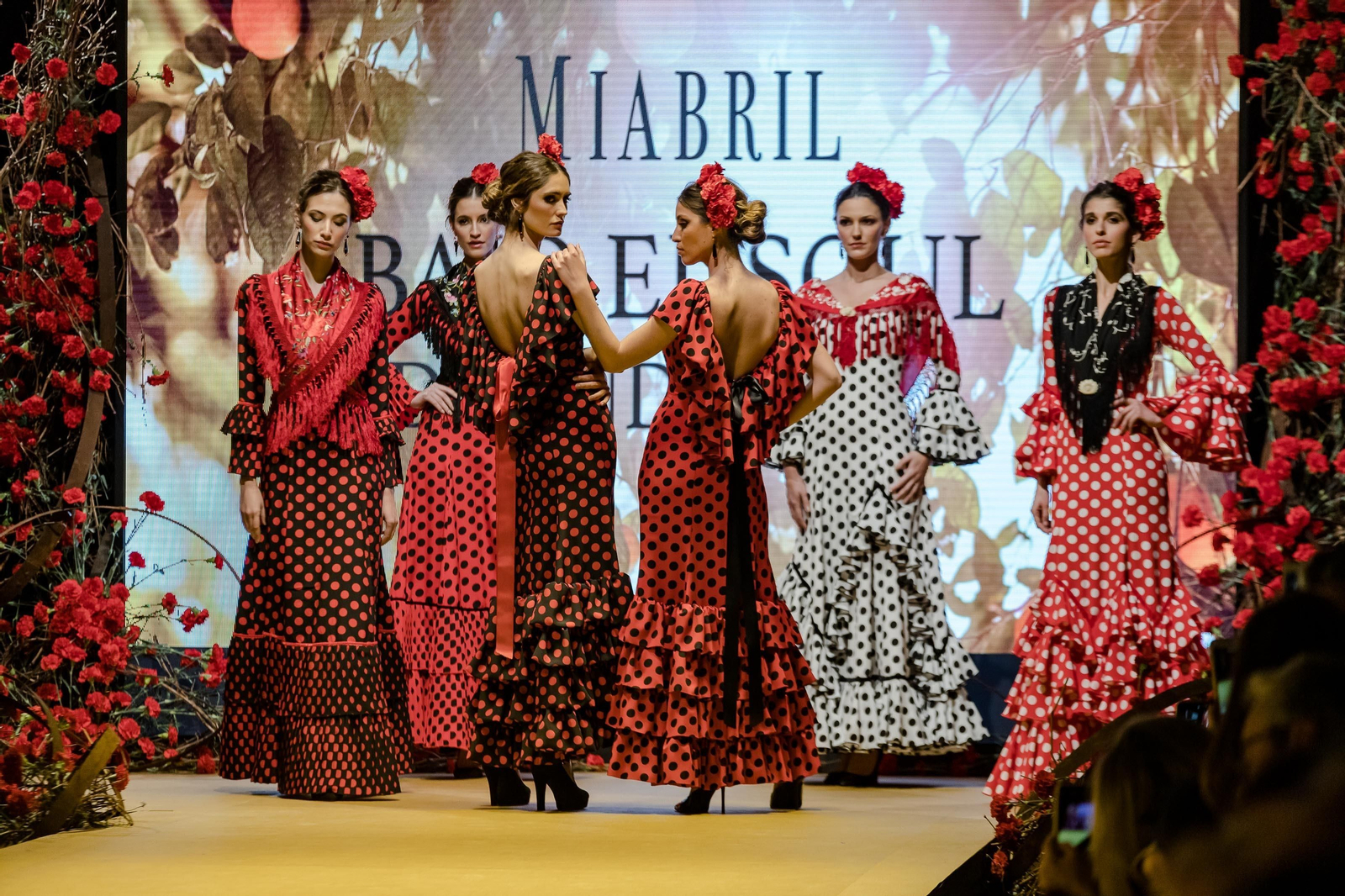 Imágenes de la inauguración y primeros desfiles de la 'Pasarela Flamenca 2020'