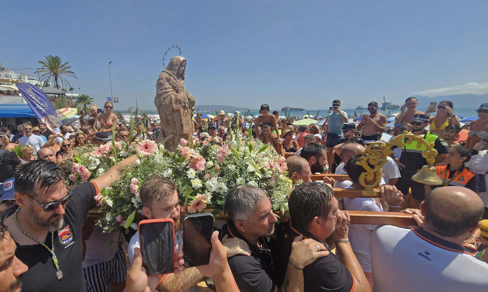 Las mejores fotos de la romería marítima de la Virgen de la Palma de Algeciras 2025