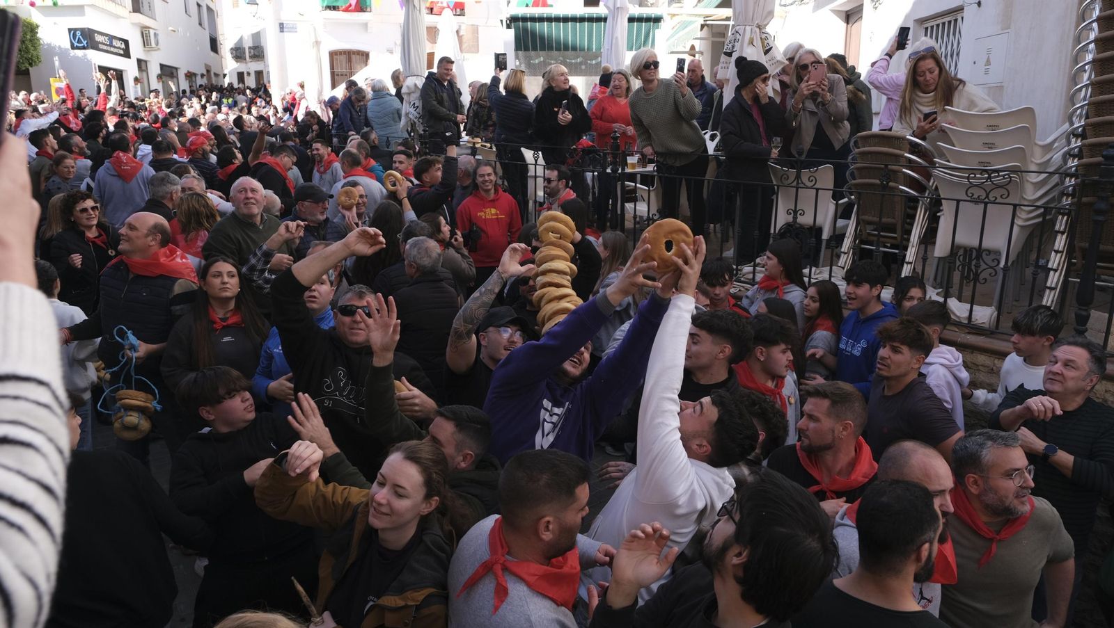 Procesión de San Sebastián y tirada de roscos en Lubrín, en imágenes