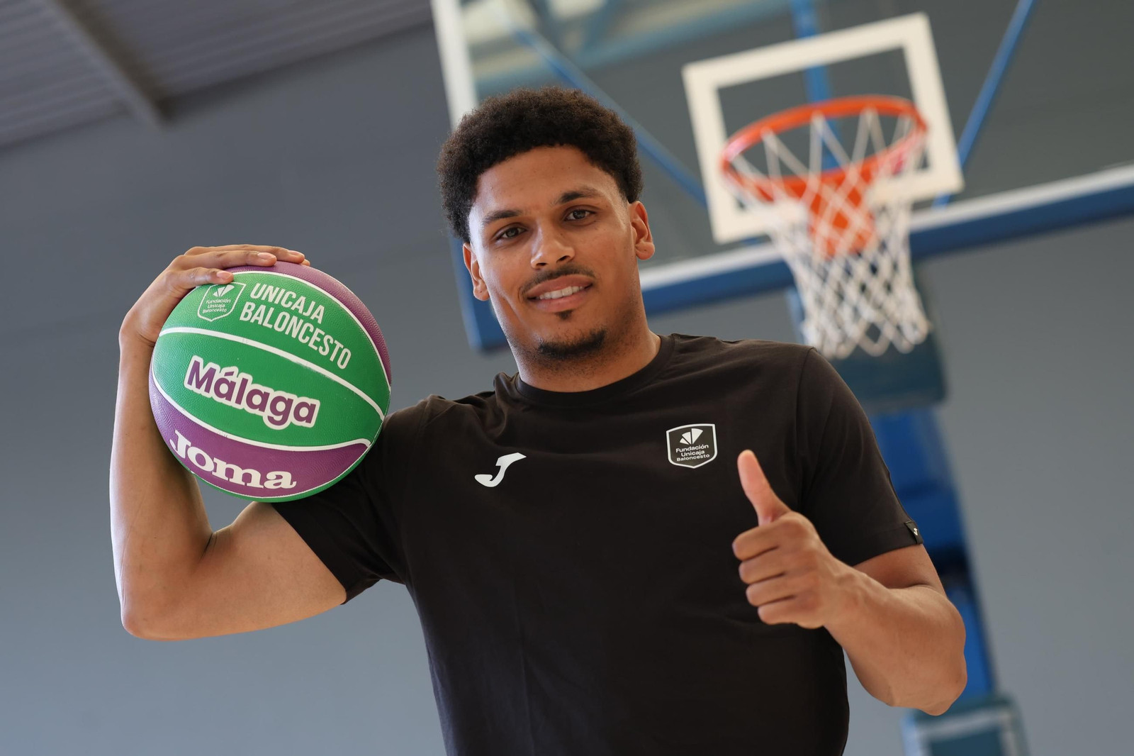 La presentación de Castañeda con el Unicaja, en fotos