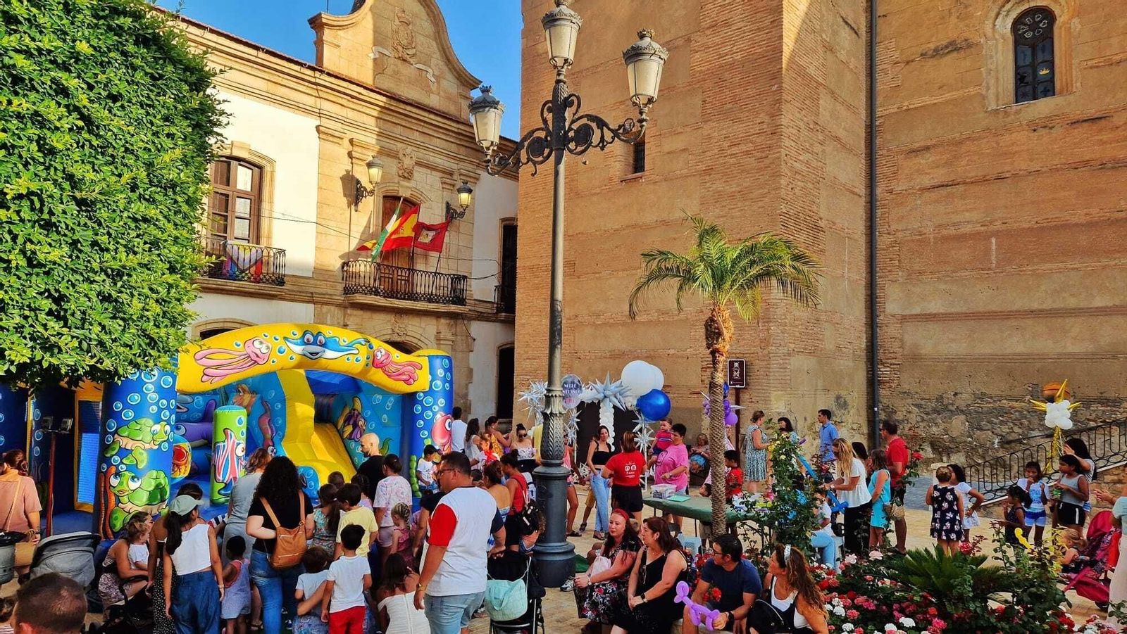 La Plaza de Mayor de Vera fue el centro neurálgico de la Noche en Blanco.