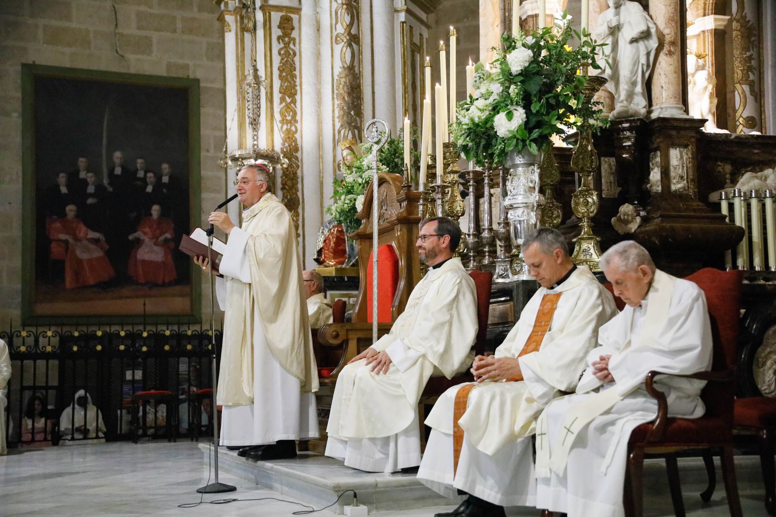 Imágenes de la procesión del Corpus Christi en Almería: así han sido la misa y la posterior marcha por la capital