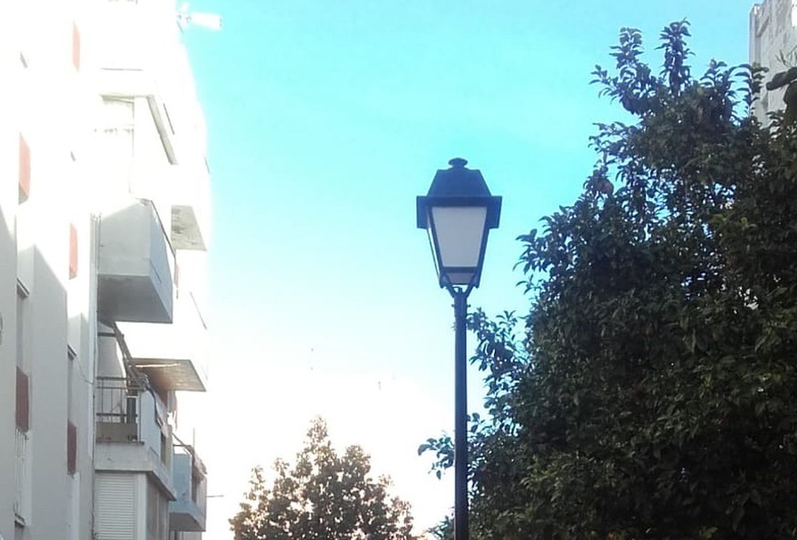 La nueva farola con tecnología led instalada en Príncipes de España