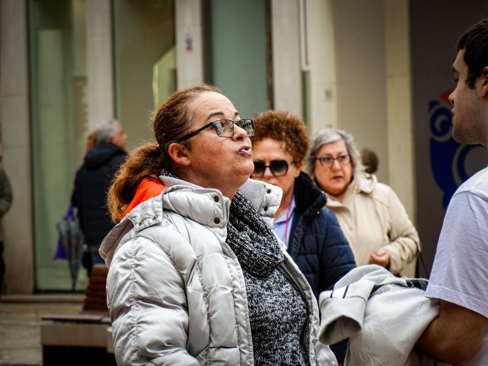 Fotografías del ambiente en la ciudad durante la mañana del lunes