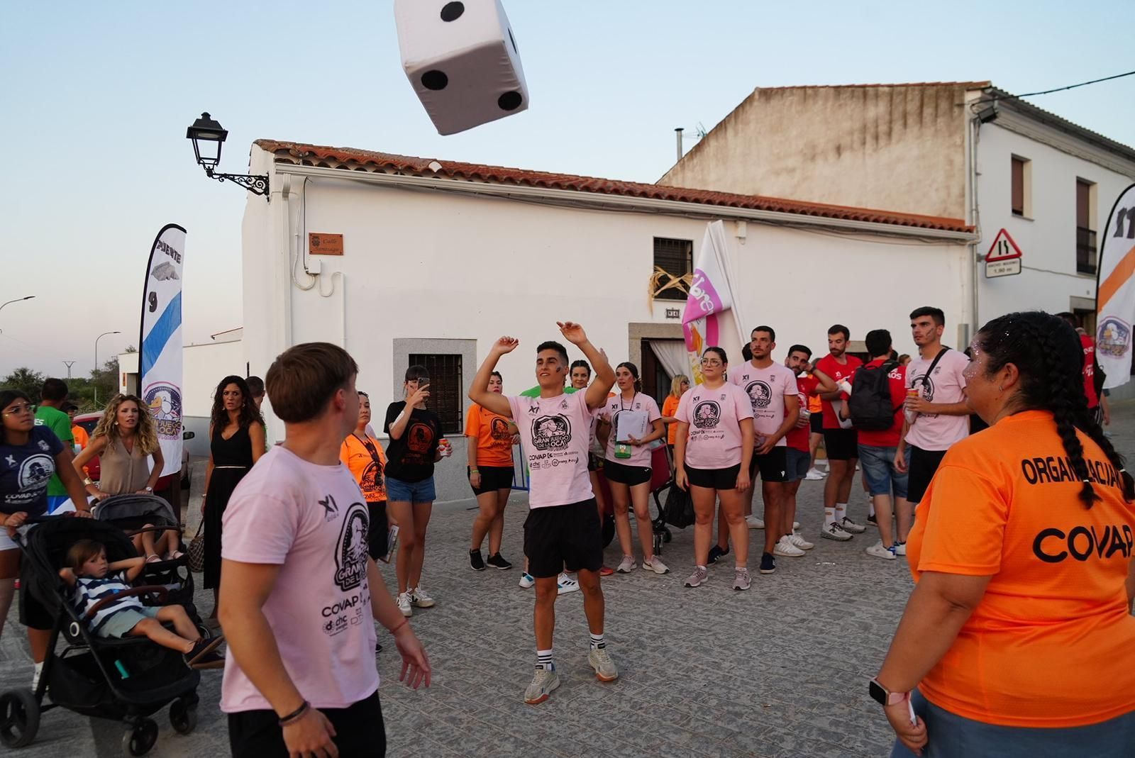 Las imágenes del Gran Juego de la Oca de Dos Torres: diversión y el mejor ambiente