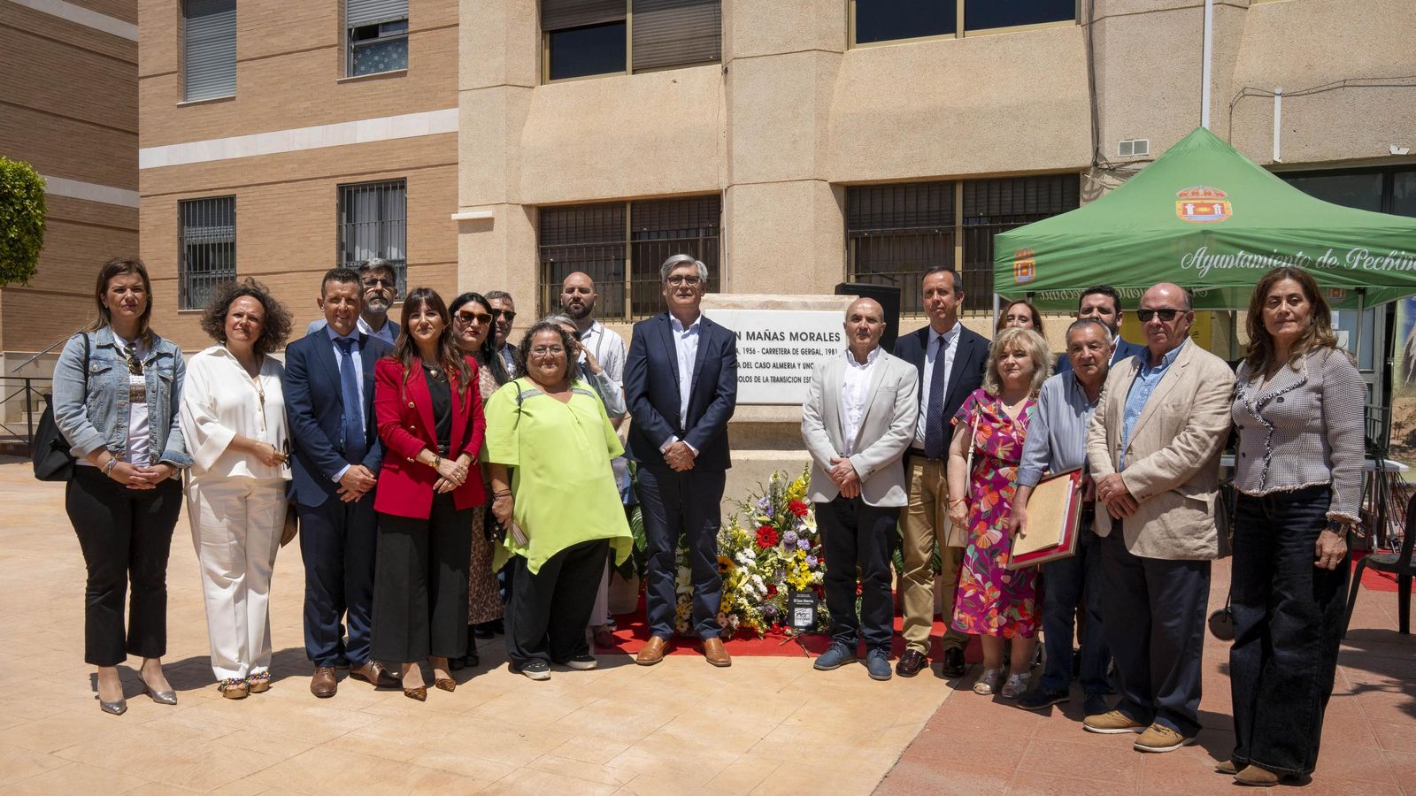 Autoridades y familiares de Juan Mañas en el homenaje que le brindó ayer Pectina.