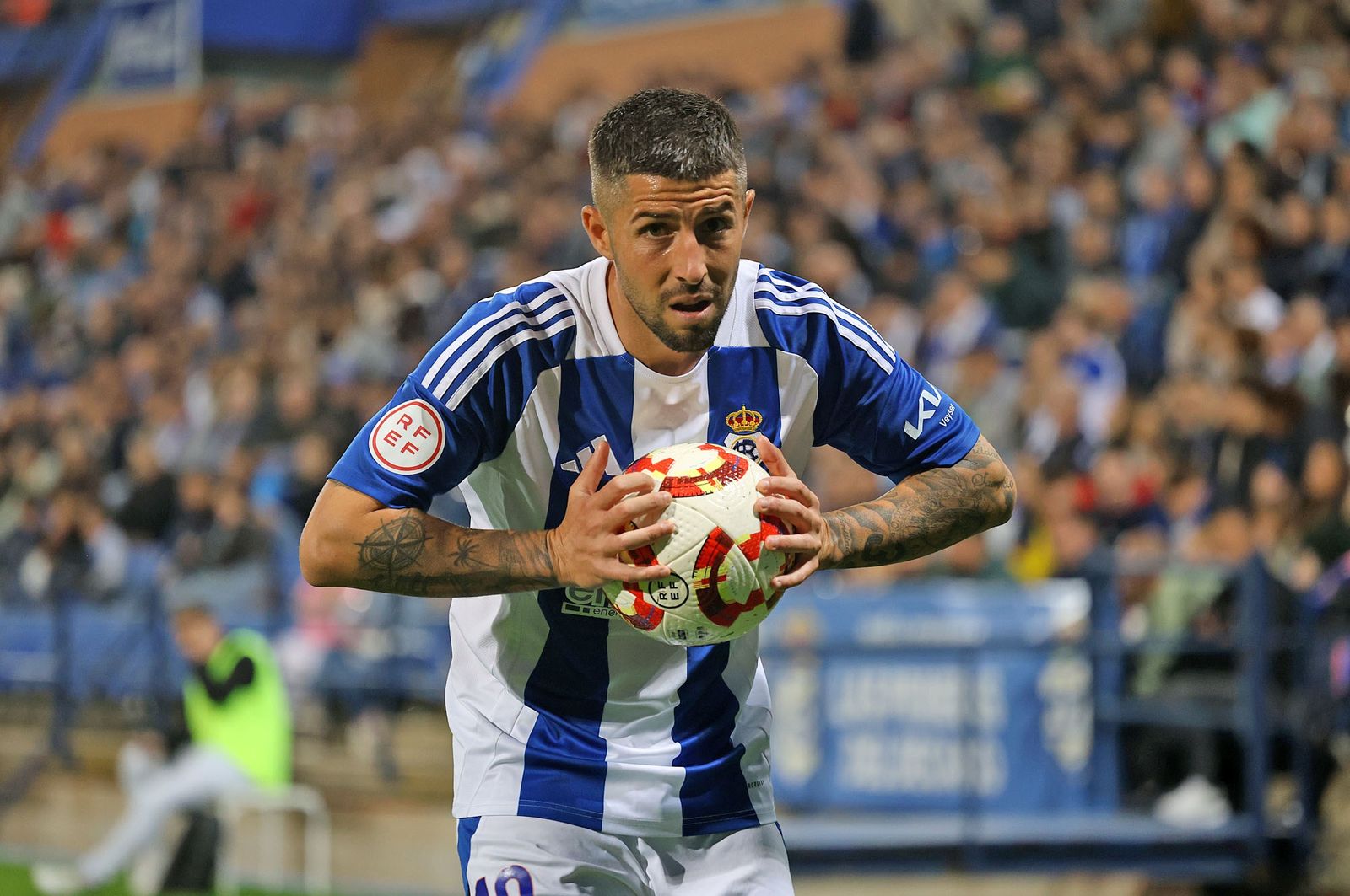 Antonio Domínguez se dispone a ejecutar un balón parado.