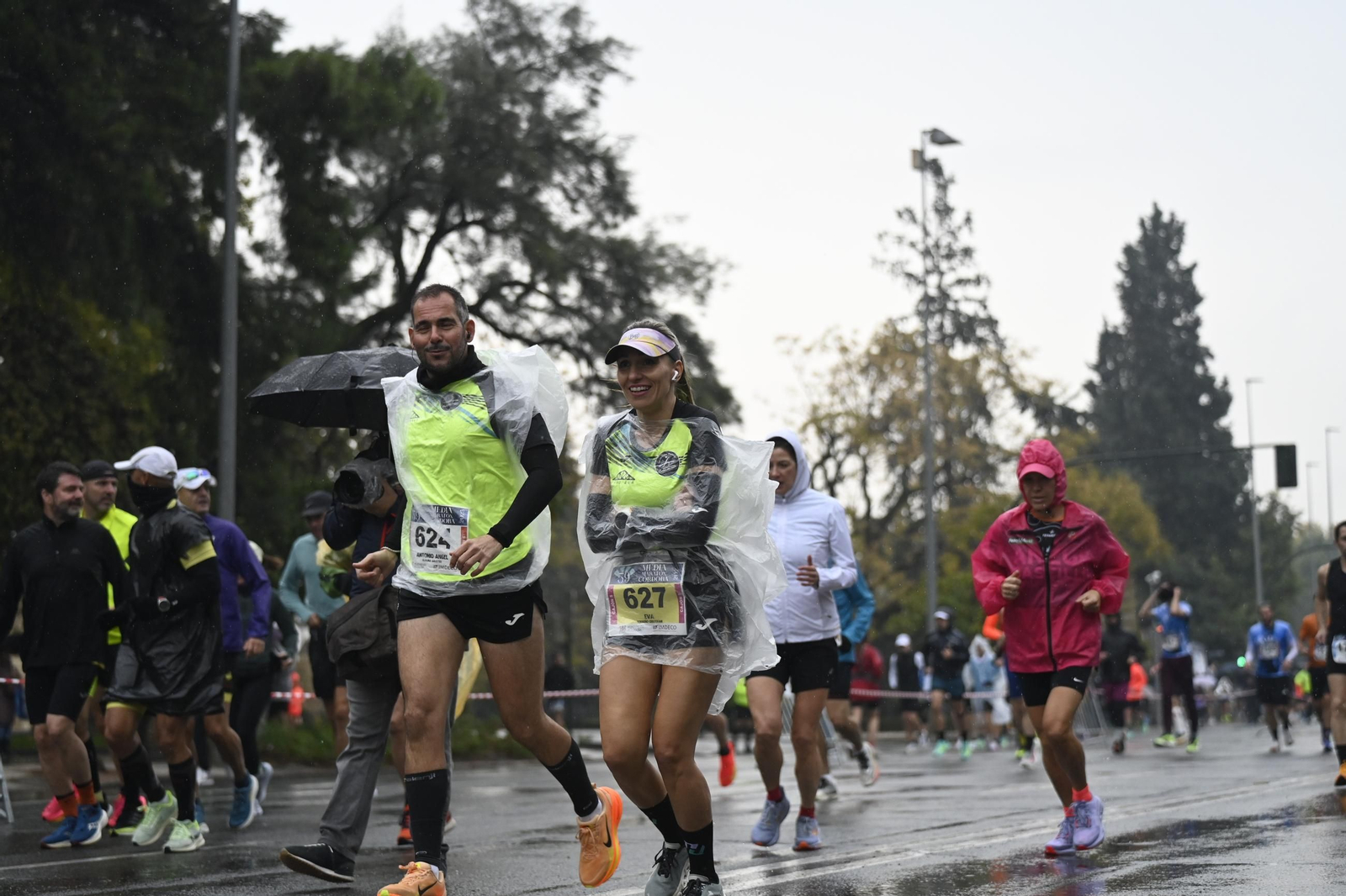 Las mejores fotos de la espectacular salida de la Media Maratón de Córdoba 2025