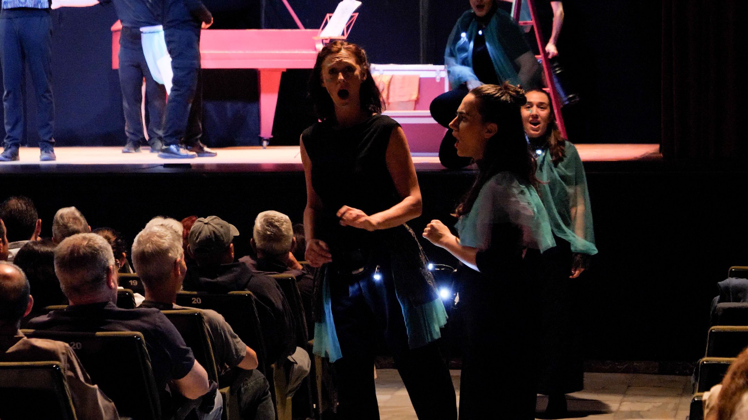 Cor de Teatre llena de música y humor el Festival Internacional de Teatro de Humor de Santa Fe con ‘Operetta’